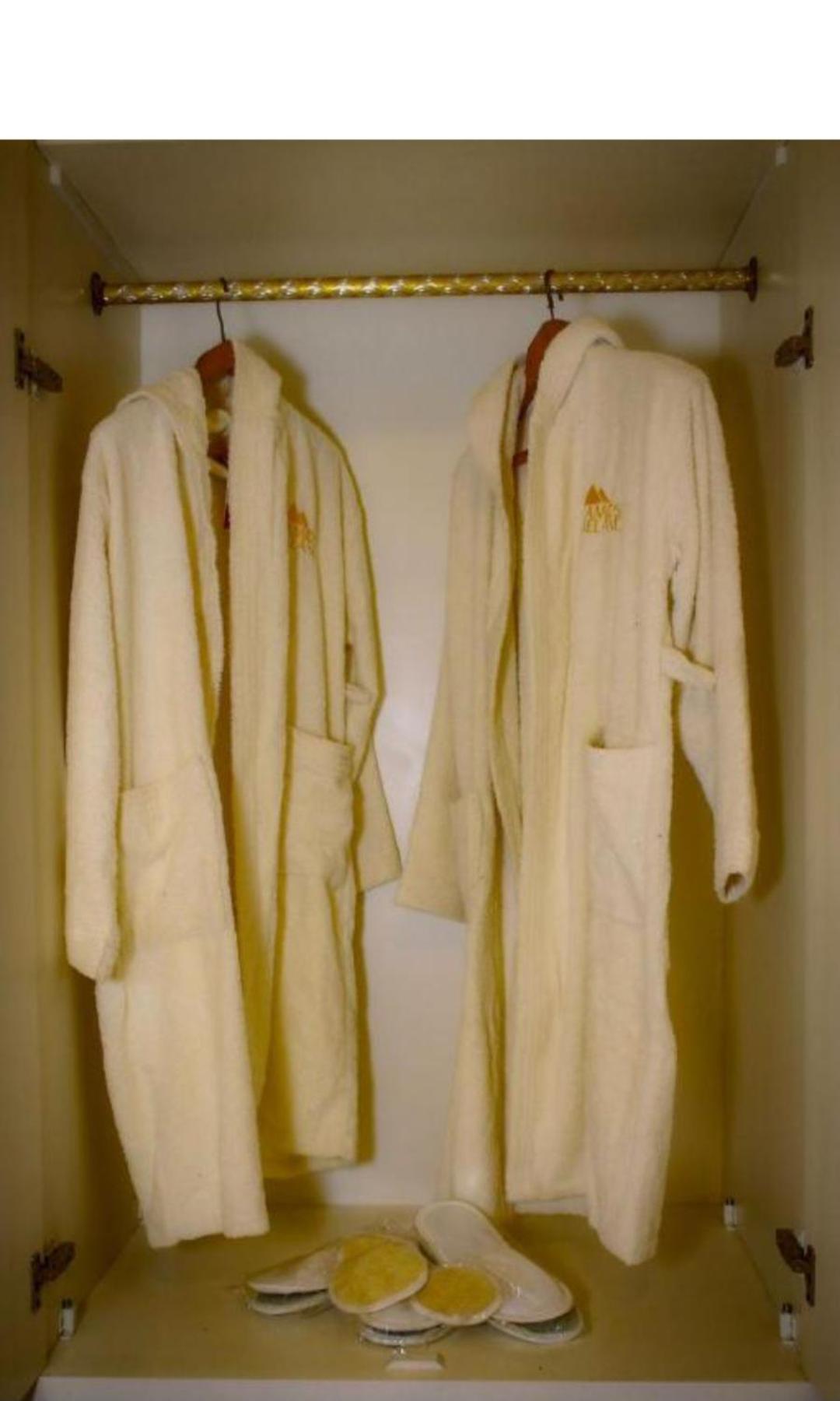 Hotel Pyramids Island