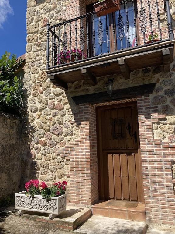 Hotel La Casa De Fefita (stone House In A Privileged Environment 35 Km From Bilbao)