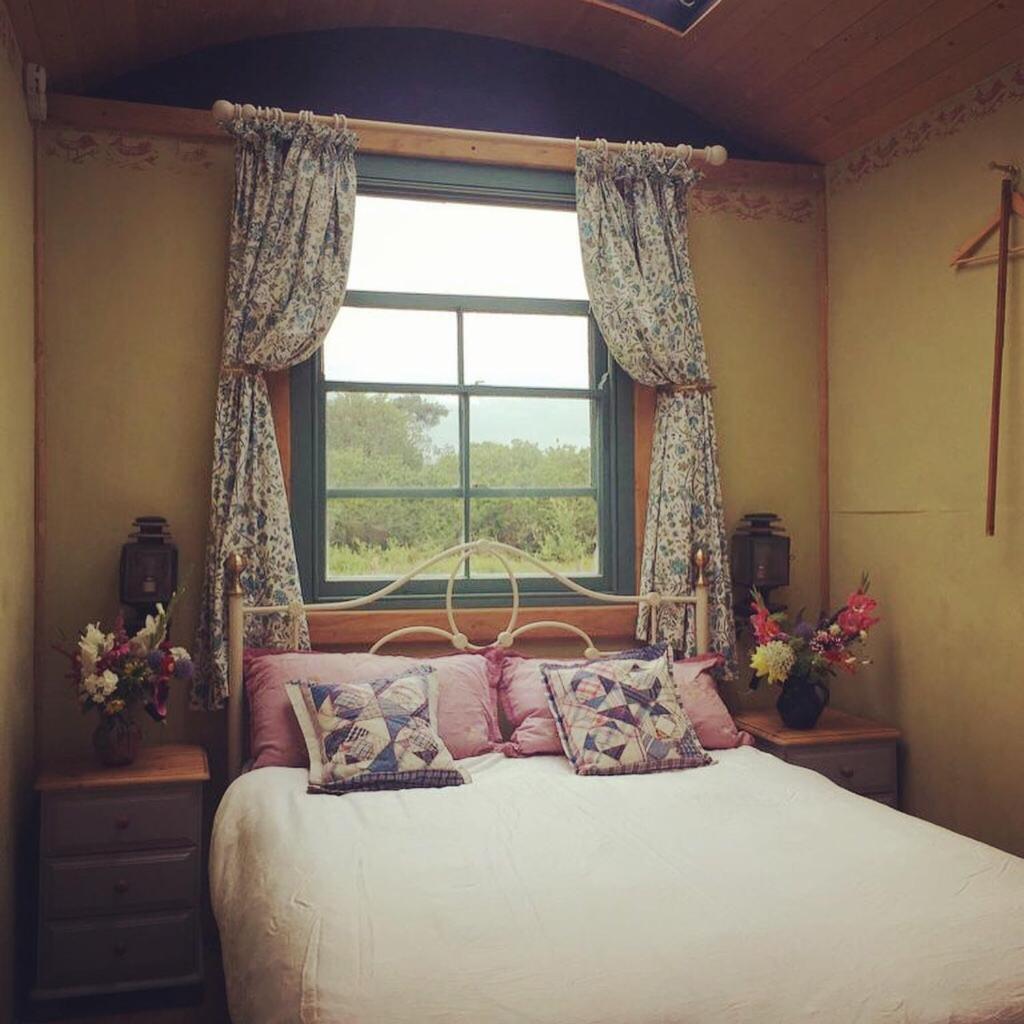 Hotel Sky View Shepherds Huts With Woodburning Hot Tub