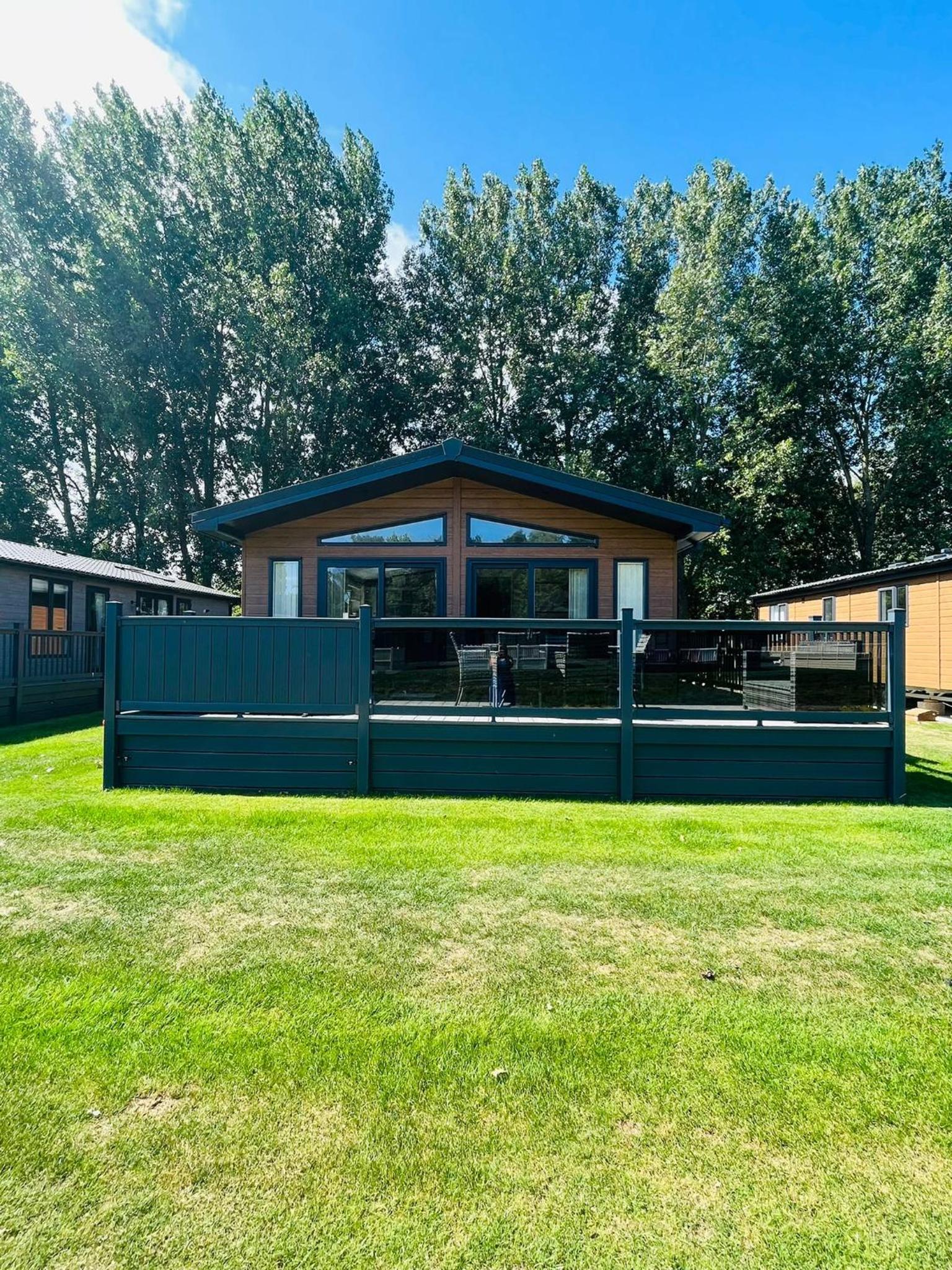 Hotel Laburnum Lodge With Hot Tub
