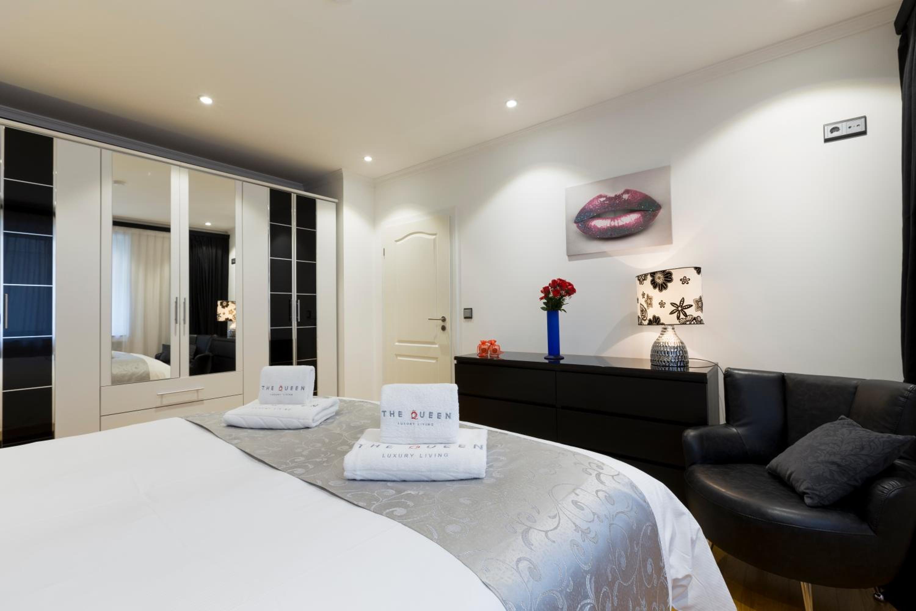 Hotel The Queen Luxury Apartments - Villa Cortina