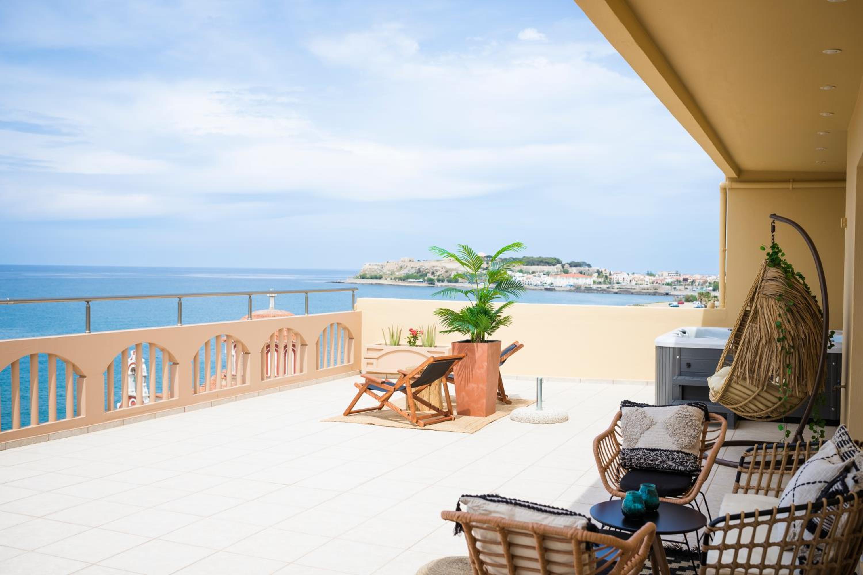 Hotel Thea - Rooftop Seaview Jacuzzi