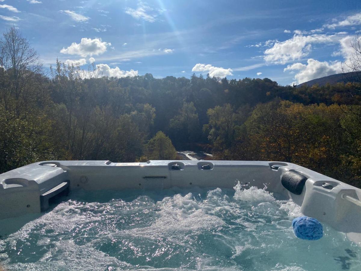 Hotel River Villa With Amazing View + Jacuzzi, Garden, Forest Access