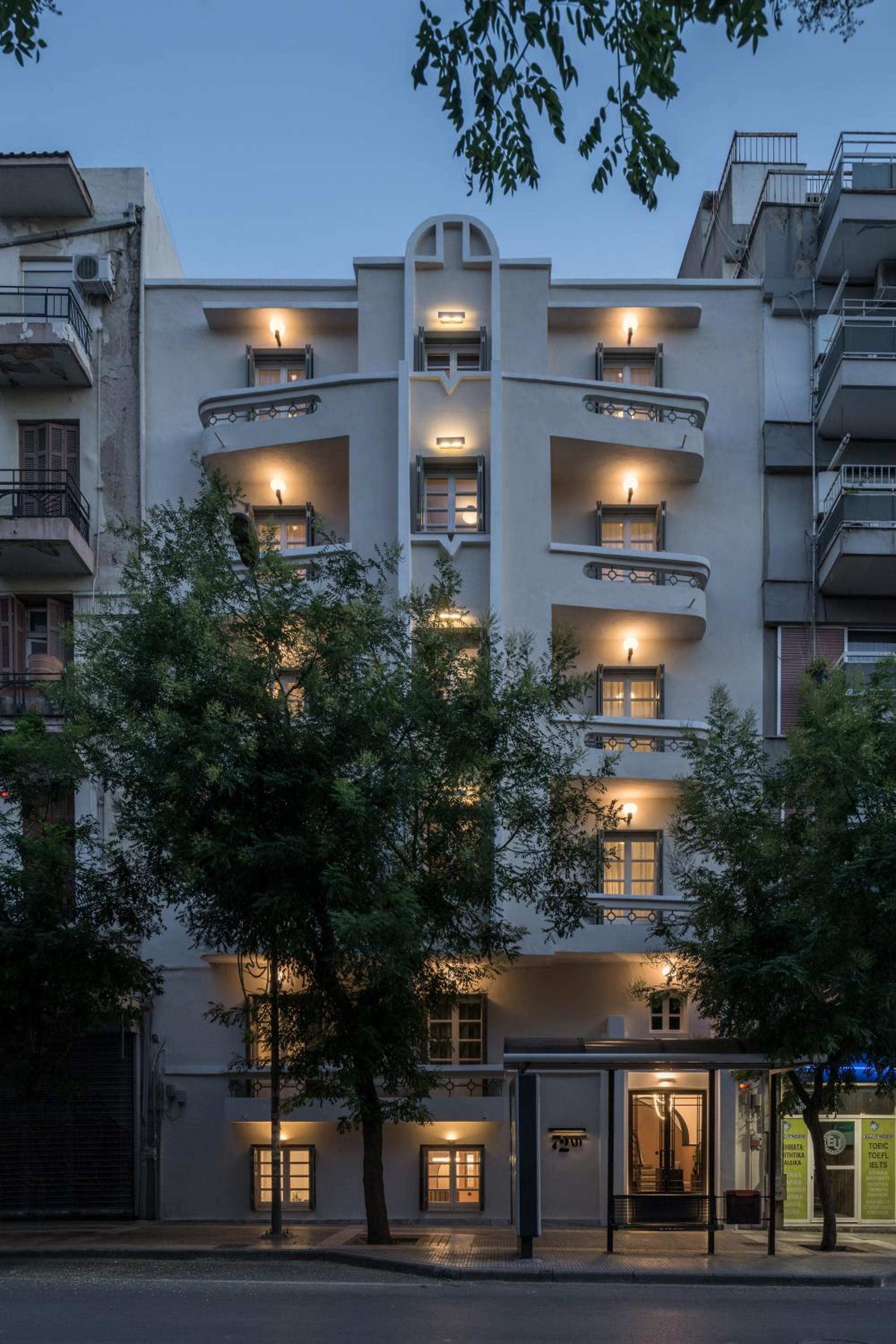 Hotel 72 AD Suites