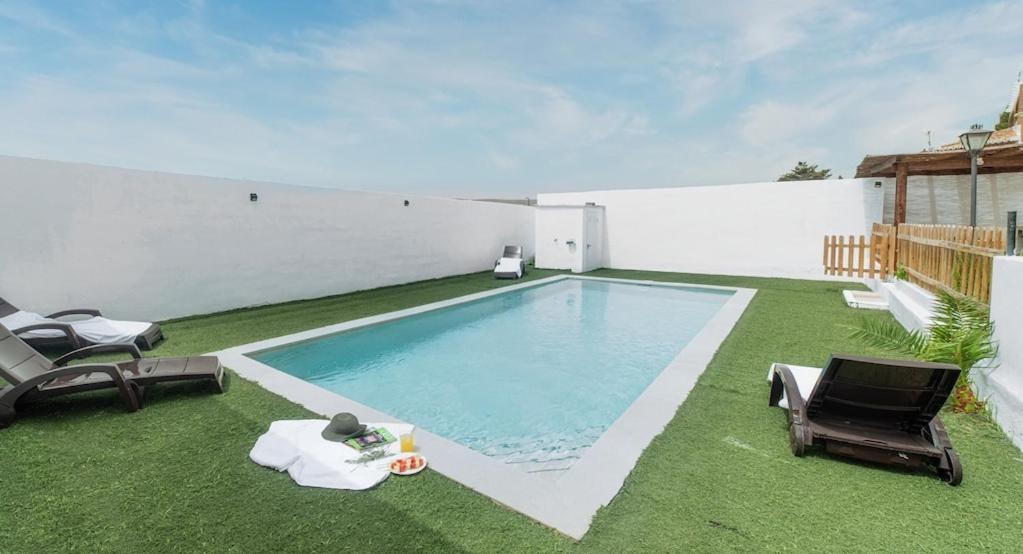 Hotel Magnificent Villa: 2 Private Pools, Bbq, Garden & Parking. 13 Per. In Padul