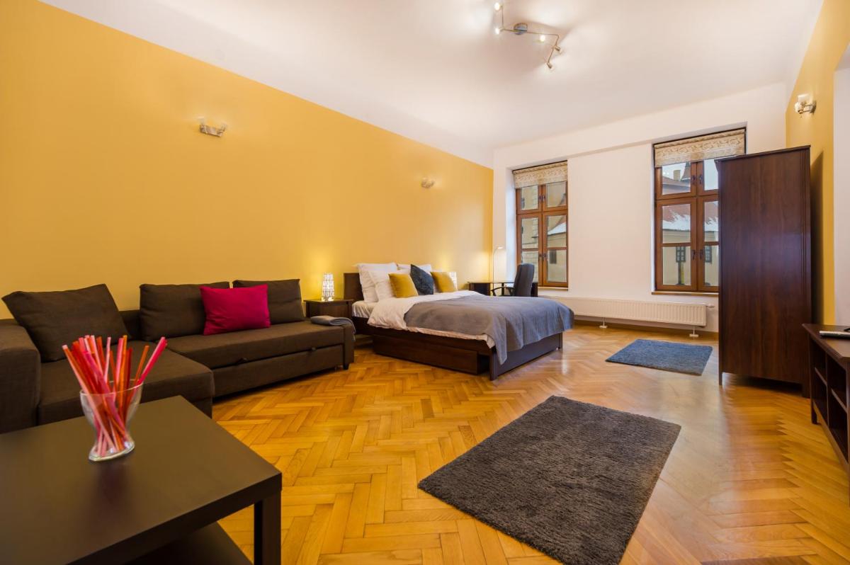 Hotel Council Square Estate Apartment Bulls Eye