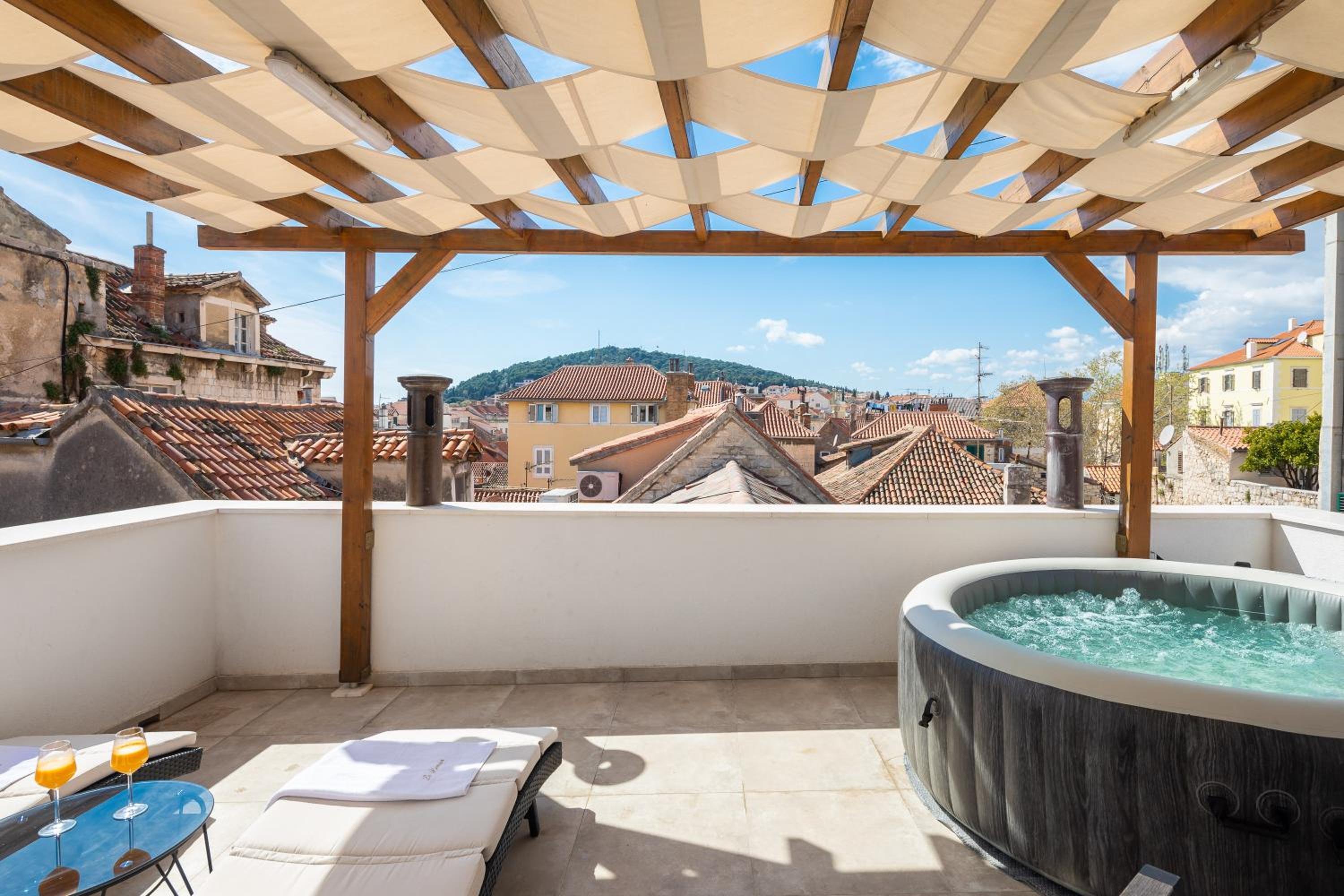 Hotel Le Premier Luxury Rooms