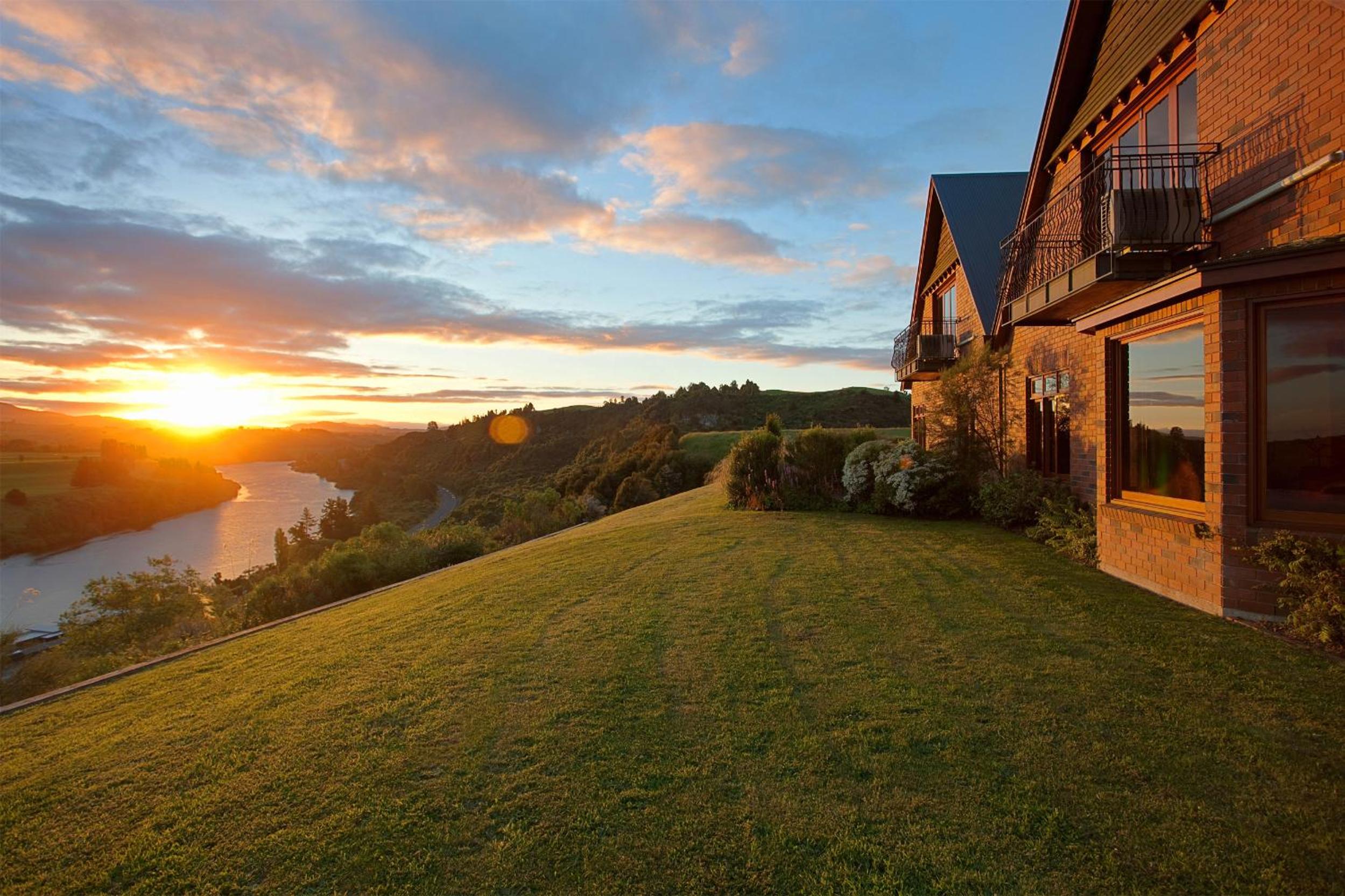 Hotel Lake Karapiro Lodge
