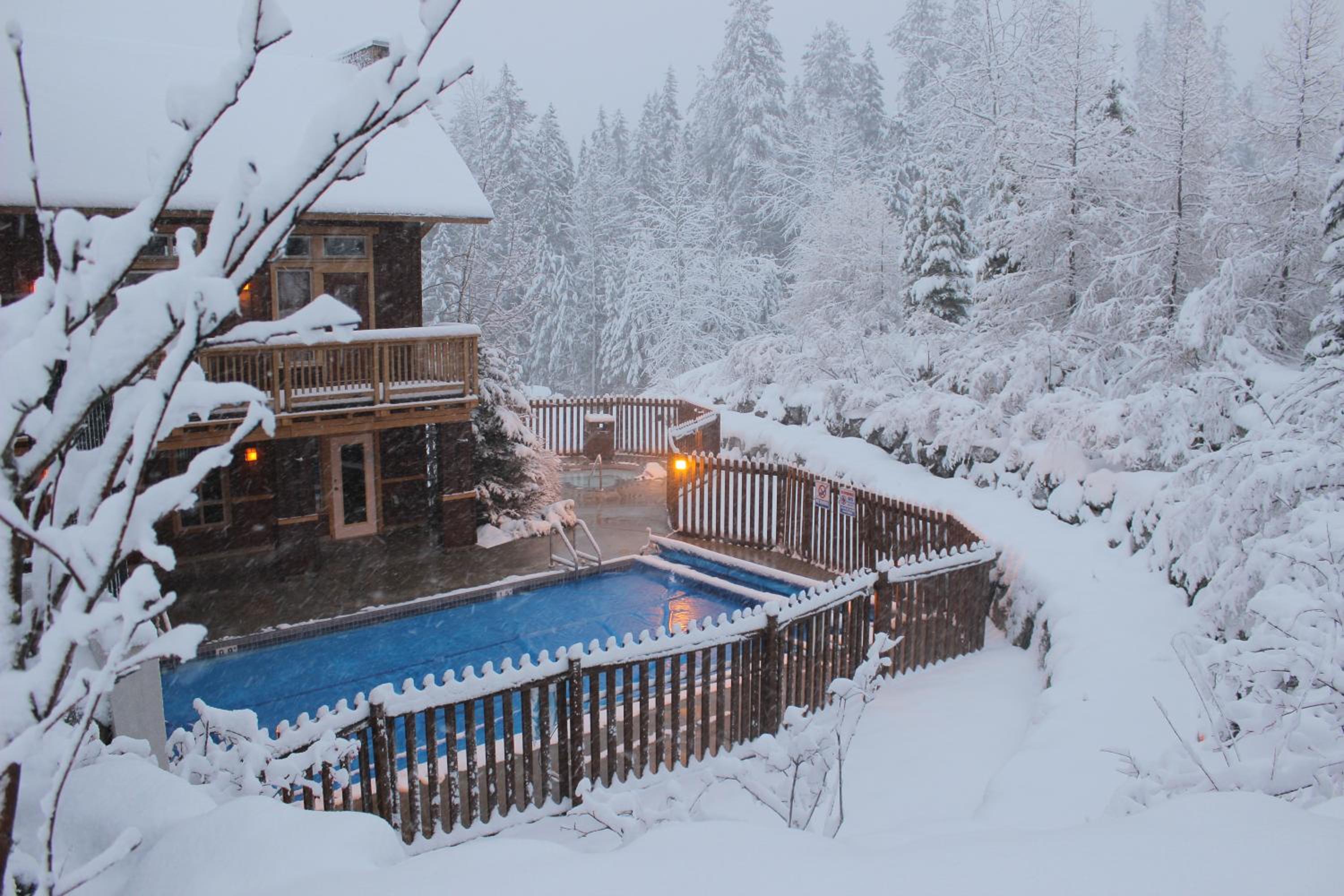 Hotel Timberline Lodges by Fernie Lodging Co
