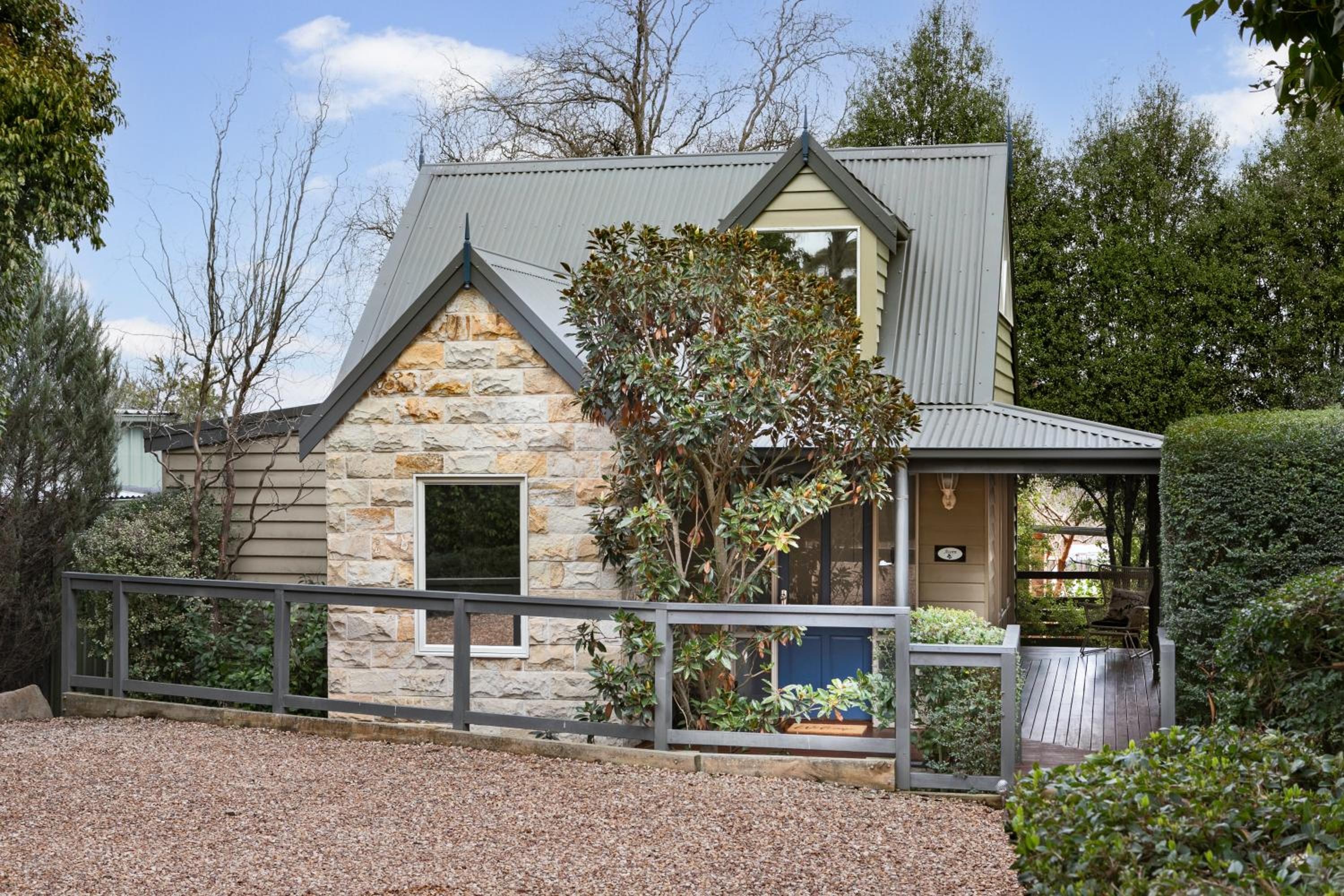 Hotel Two Truffles Cottage Accommodation