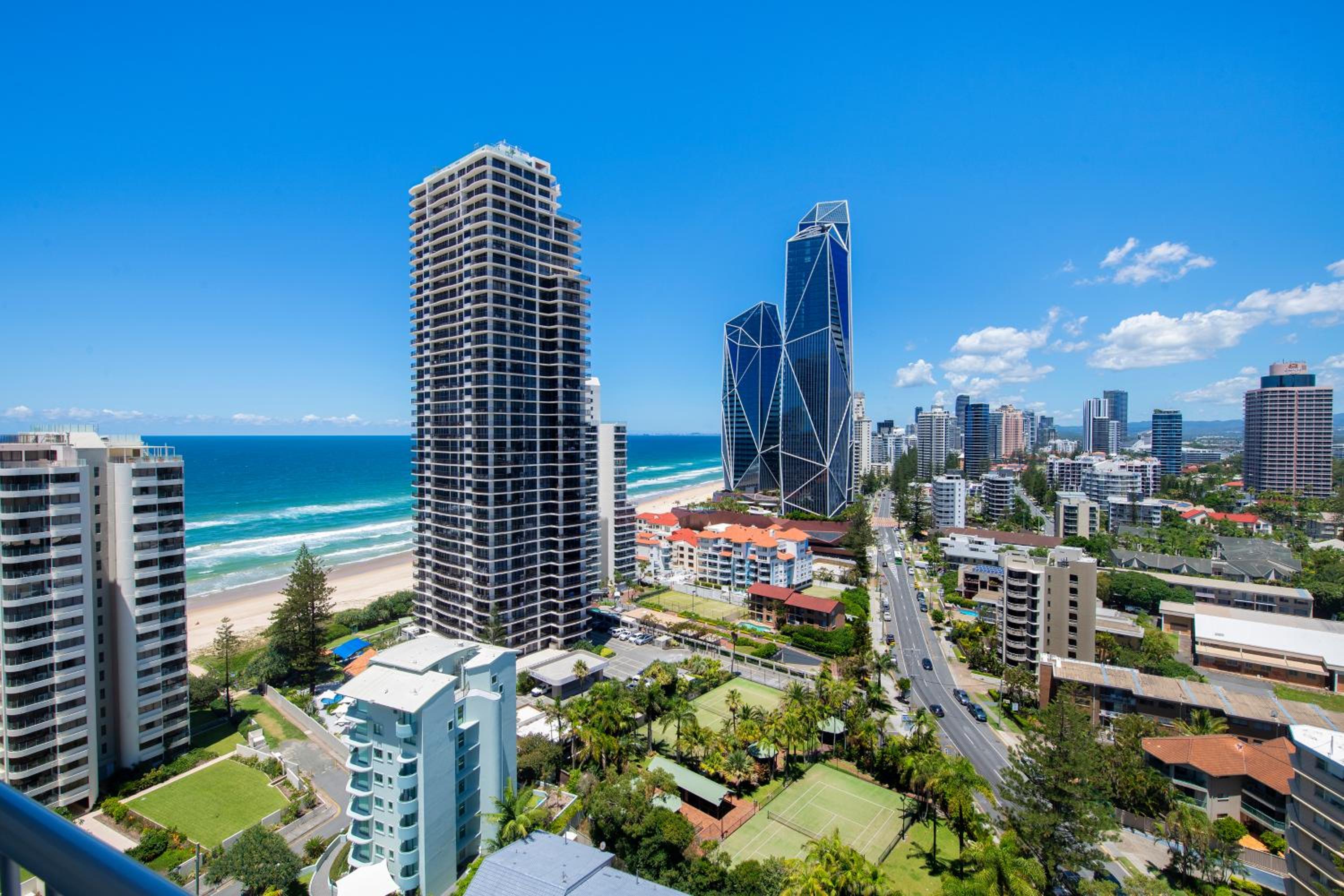 Hotel Awesome Beach And River Views 3 Bedrooms Adobe In Surfers Paradise.