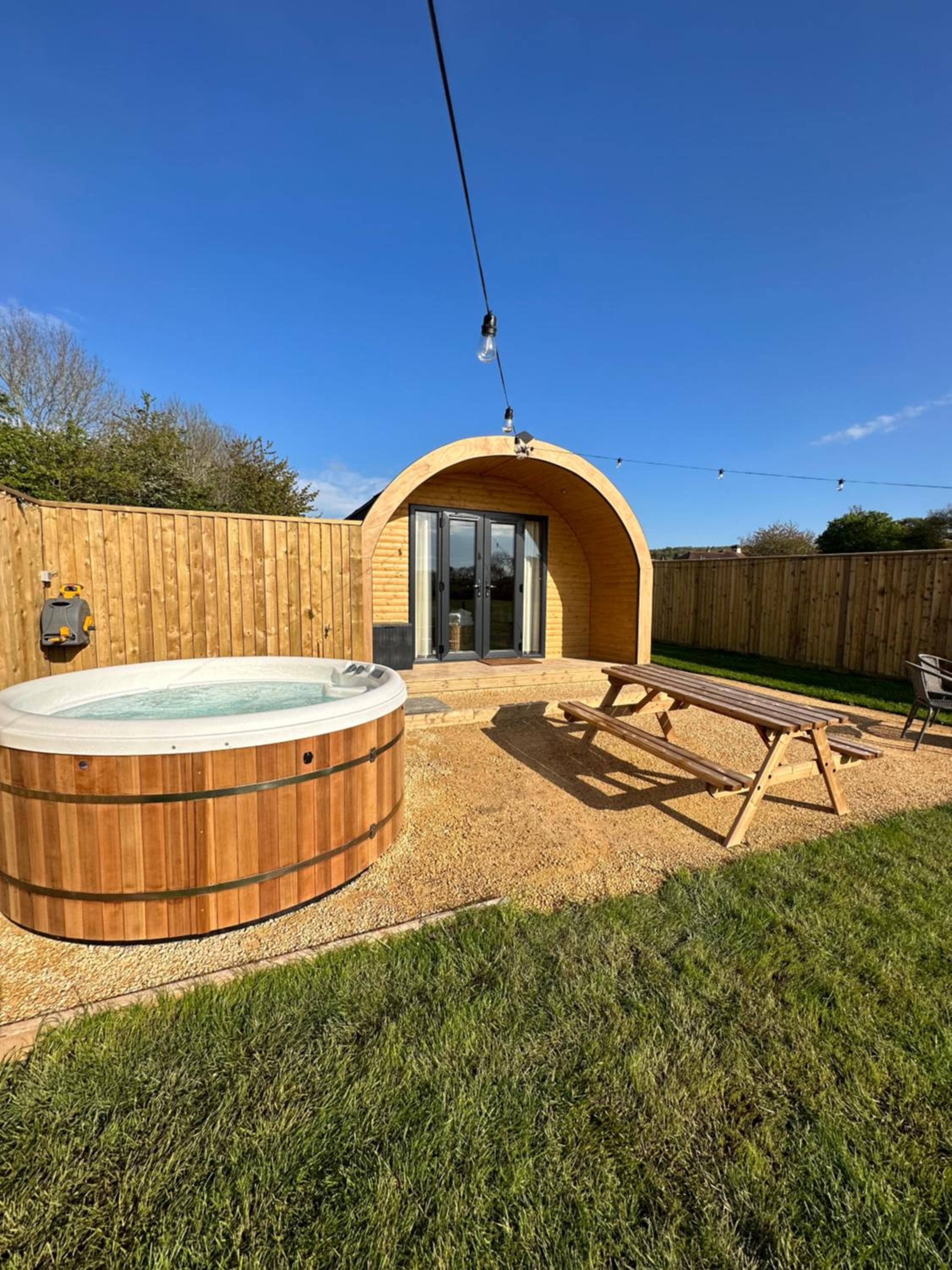 Hotel Lois' Pod with Hot Tub, Near Airport