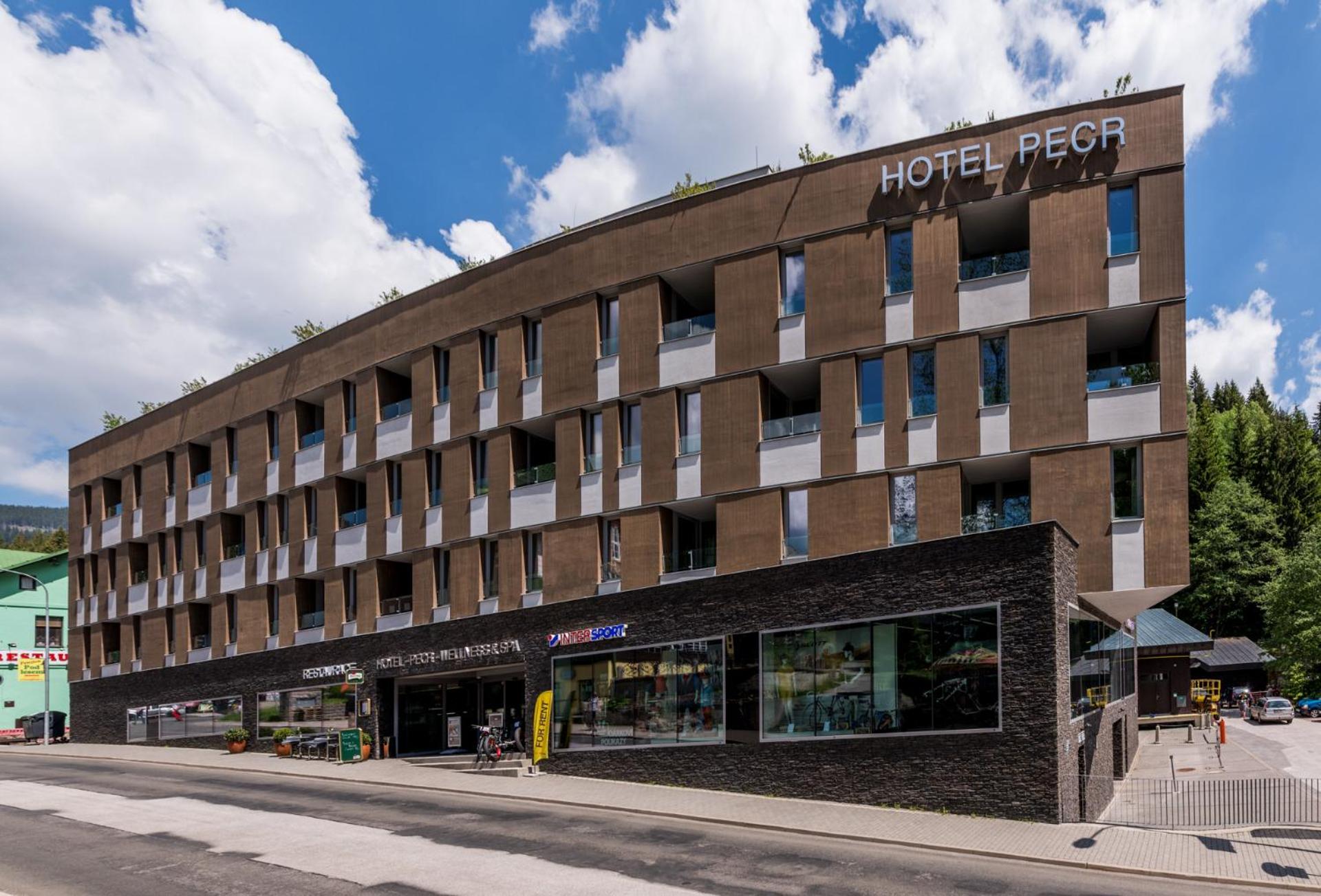 HOTEL PECR WELL