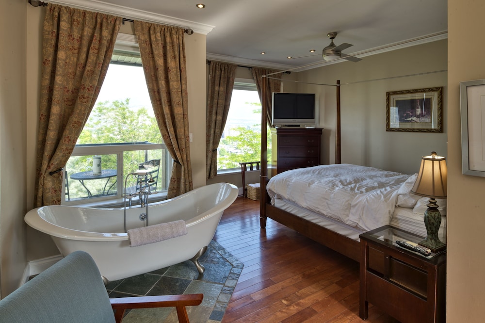 Hotel Above the Beach Guest Suites