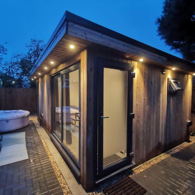 Hotel Luxury Cabin With Hot-tub