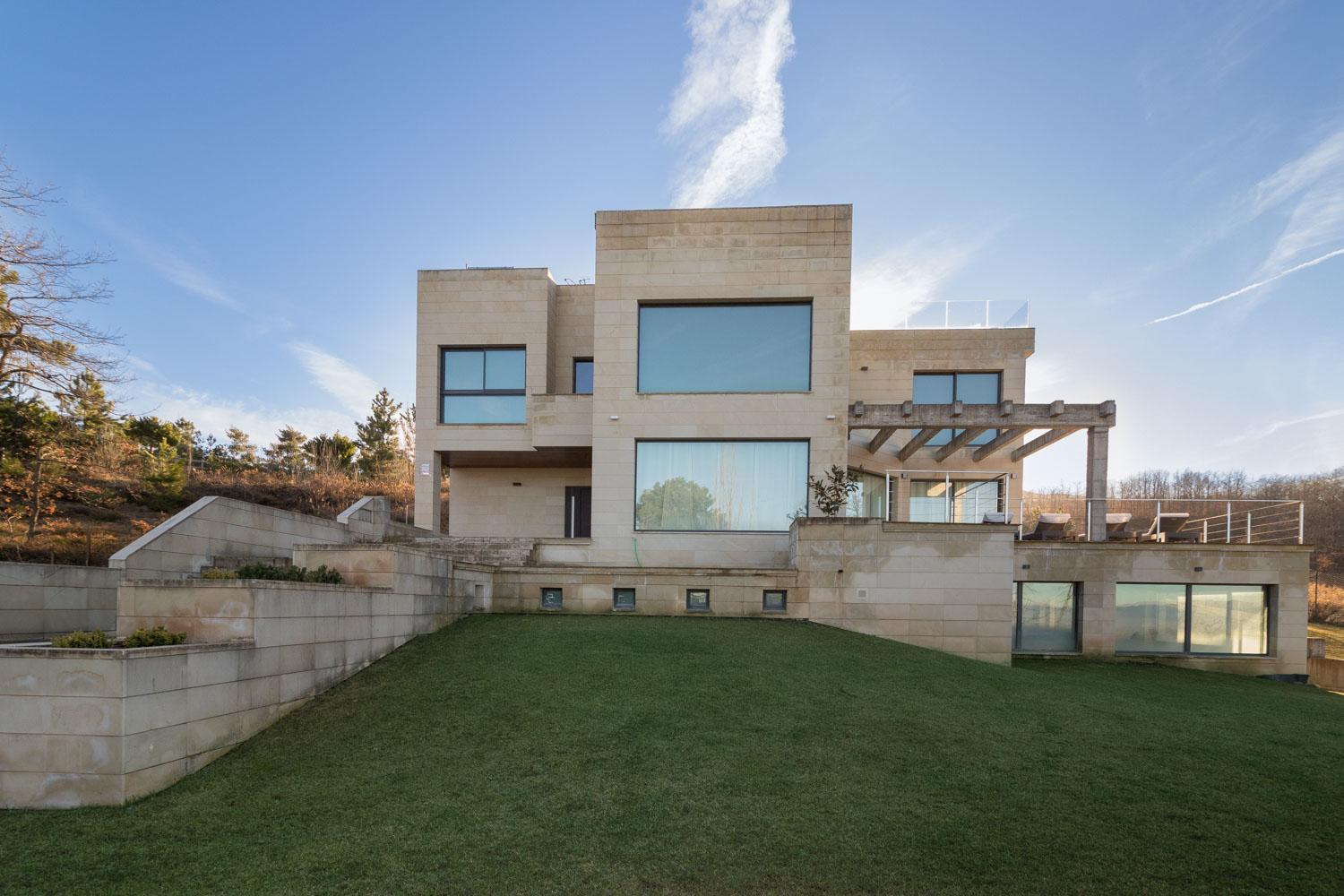 Hotel El Soto De Sojuela Luxury Chalet, Golf&bosque