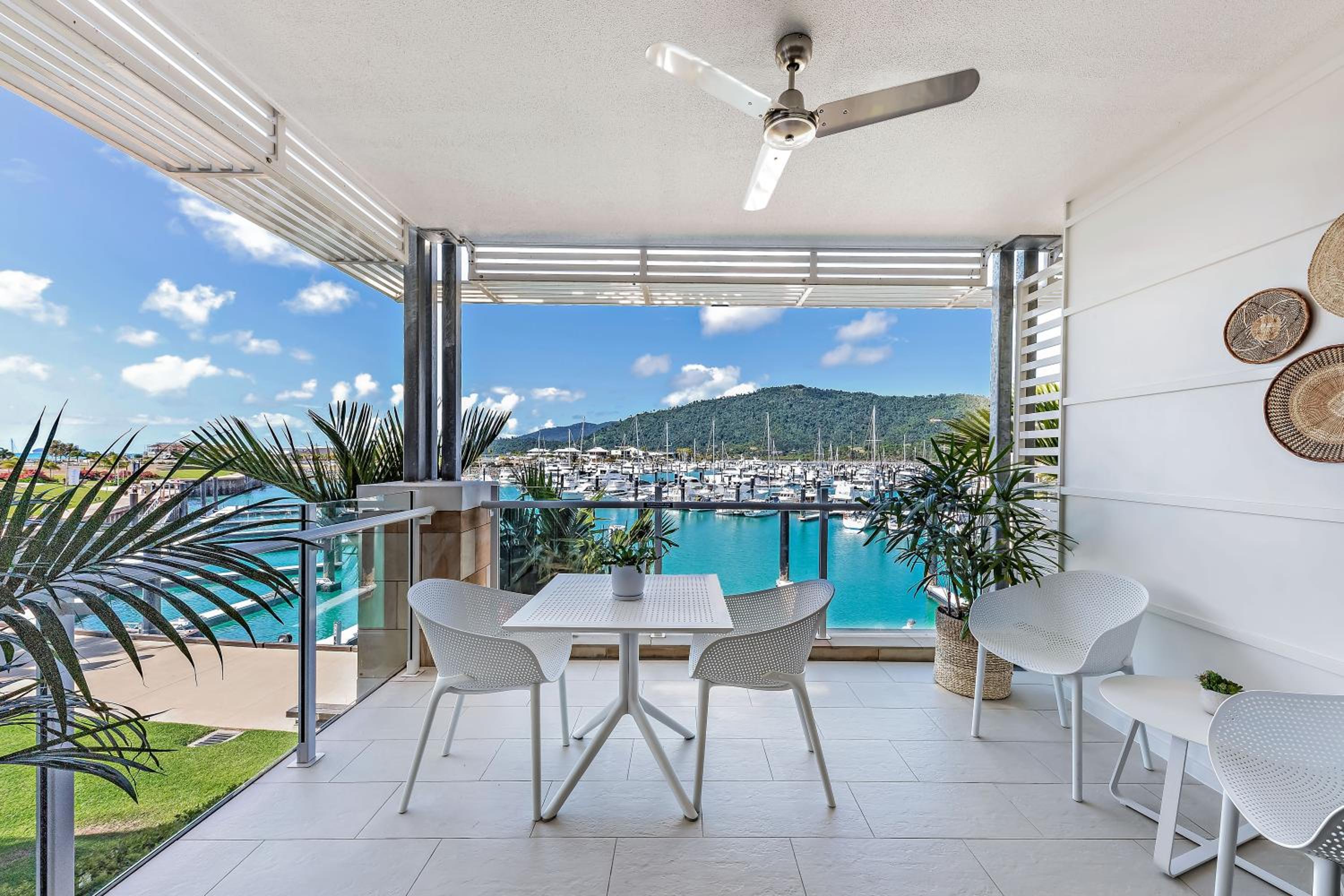 Hotel Airlie Breezes At The Boathouse