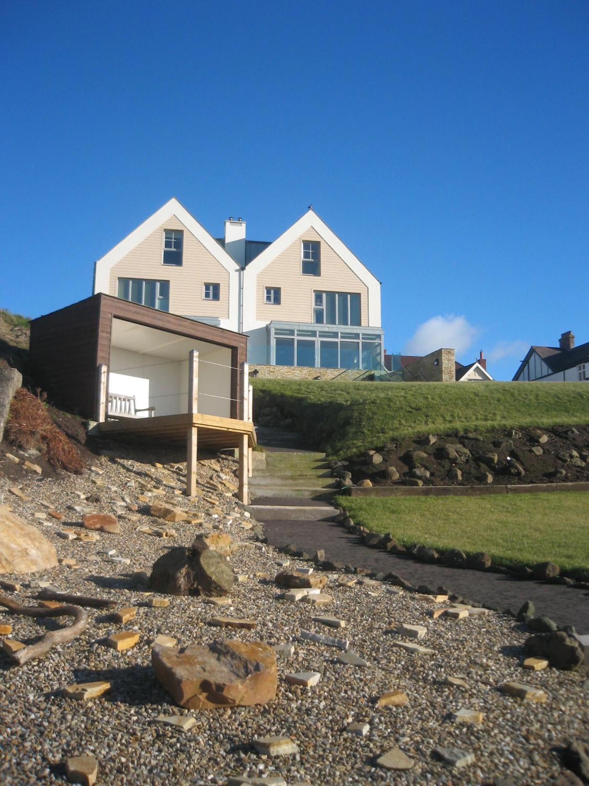 Hotel At The Beach