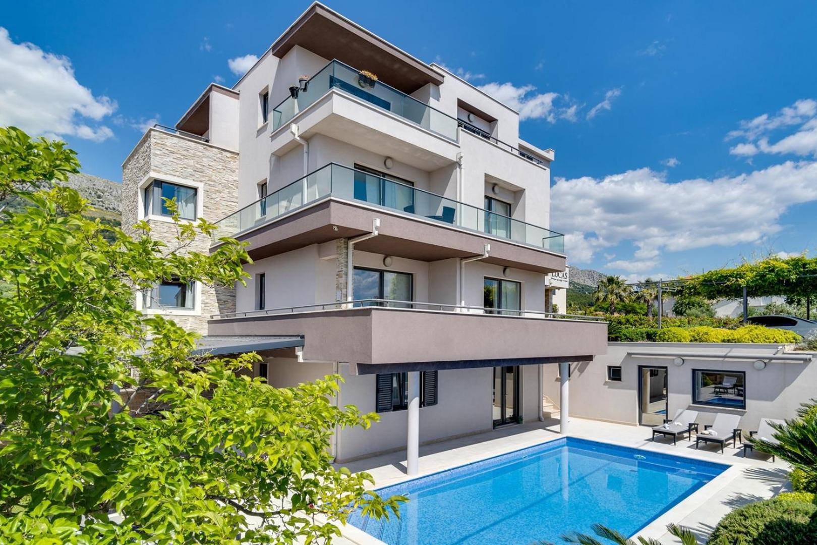 Hotel New! Luxury Villa Lucas With Heated Pool, Whirlpool, Sauna, 20m From Beach