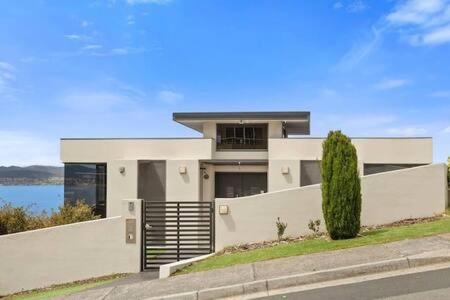 Hotel The View Sandy Bay, 5 Bedroom