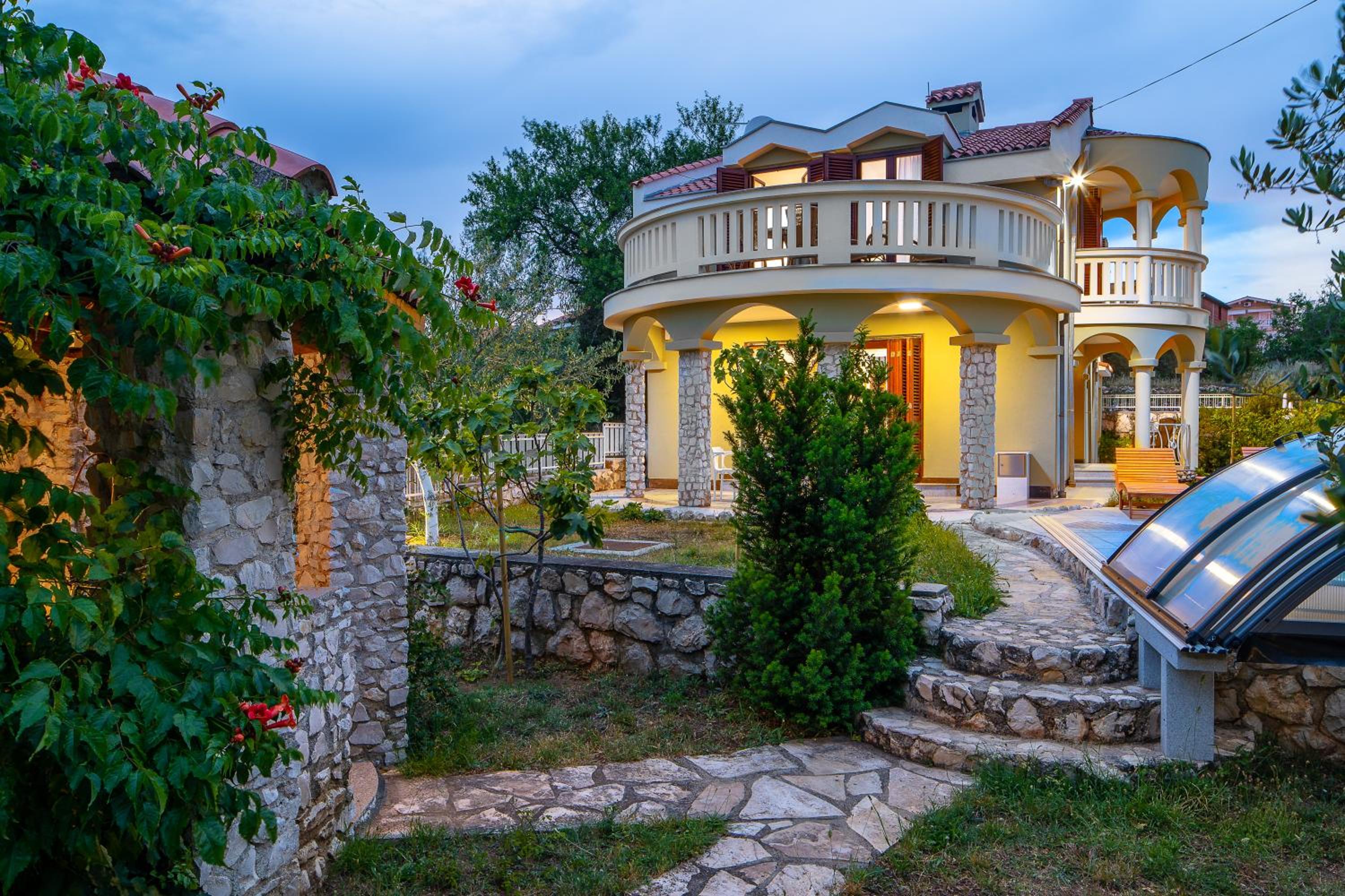 Hotel Lusi House