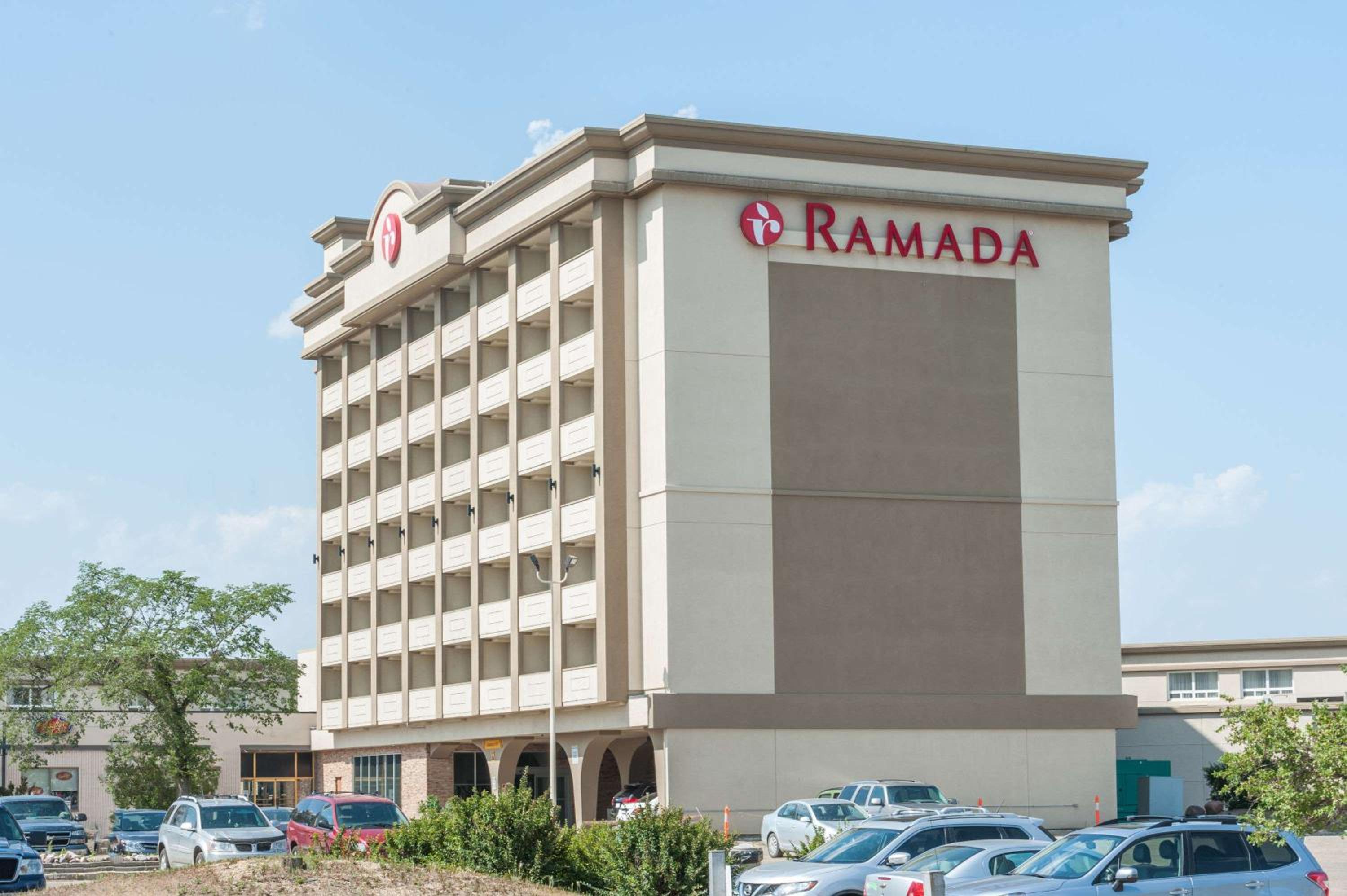 Hotel Ramada by Wyndham Edmonton South