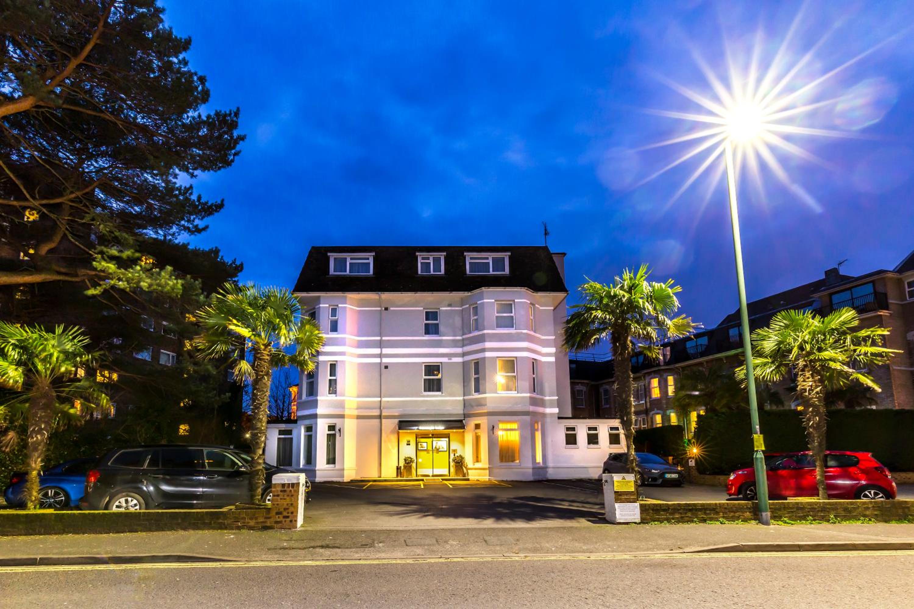 Hotel Connaught Lodge