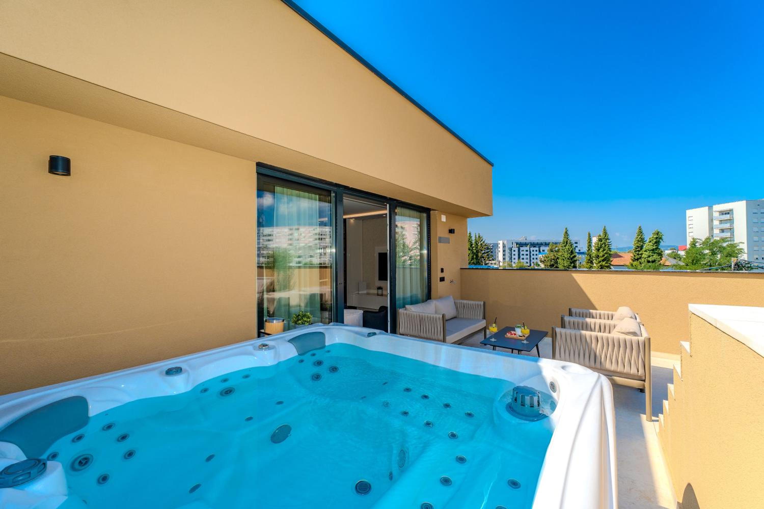 Hotel Apartment Emma Platinum With Heated Pool, Jacuzzi And Sauna