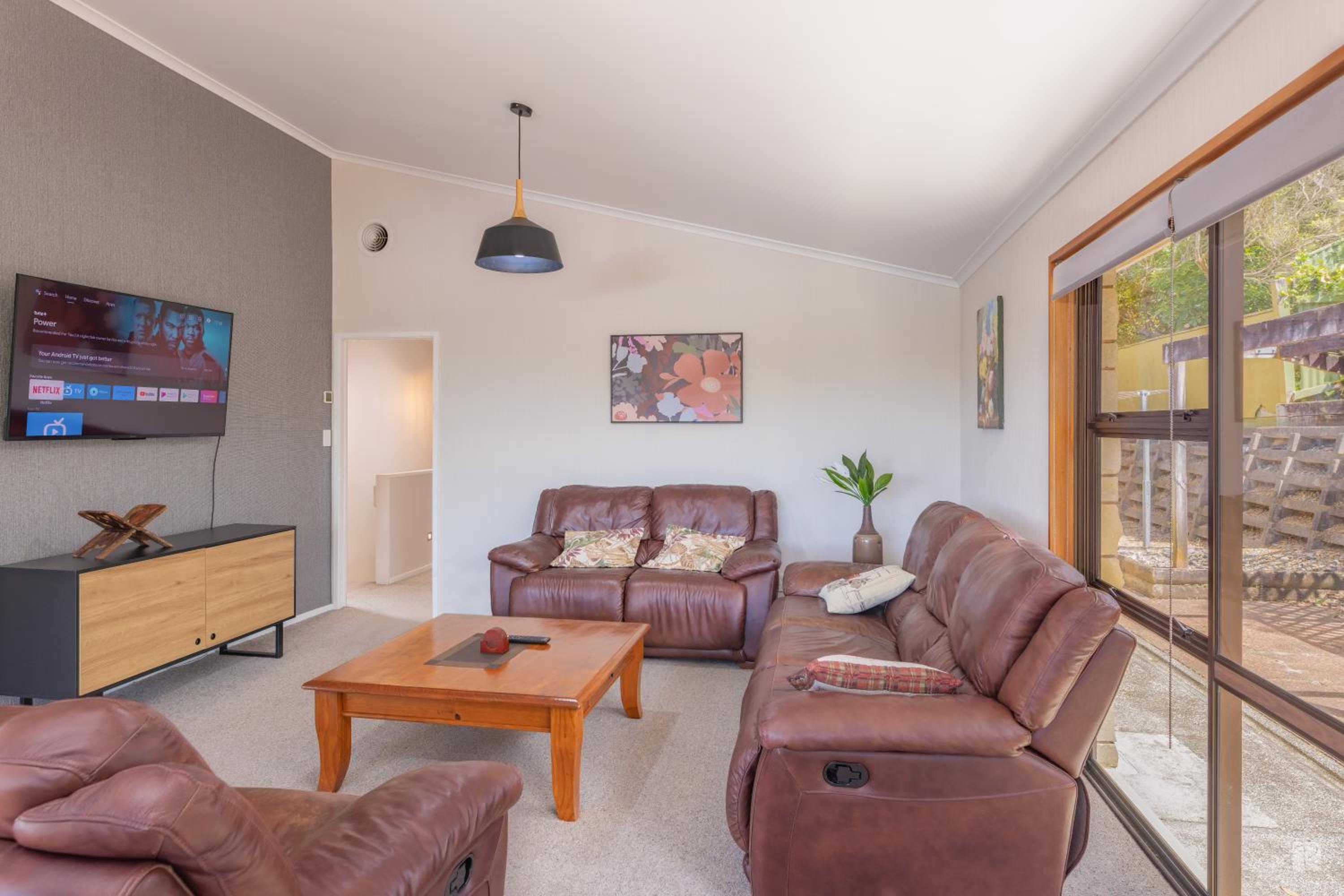 Hotel Spacious With Fabulous Views Overlooking The City