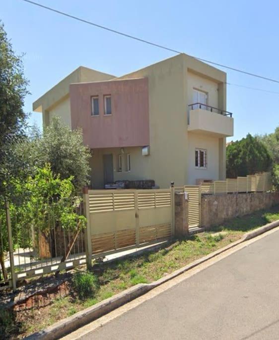 Hotel Angela Quiet, Modern House