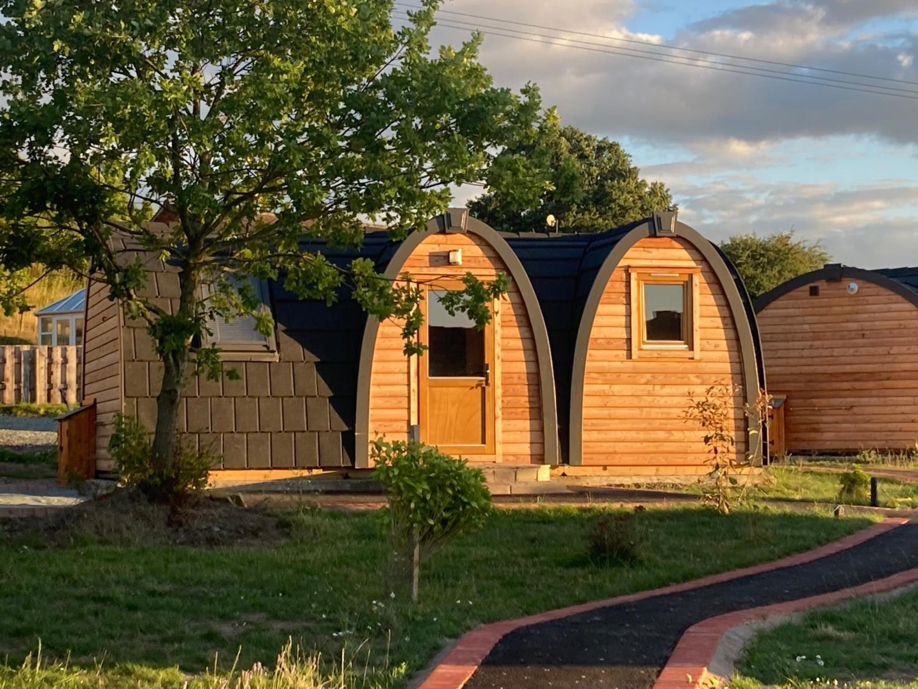 Hotel Squirrel Glamping Pod School House Farm