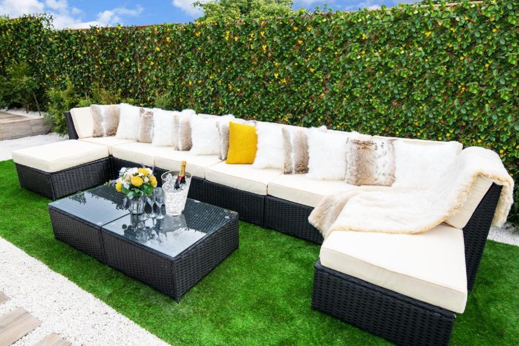 Hotel Luxury Cottage - City Center - Large Garden With Hot Tub -7 Bedrooms-4 Bathrooms