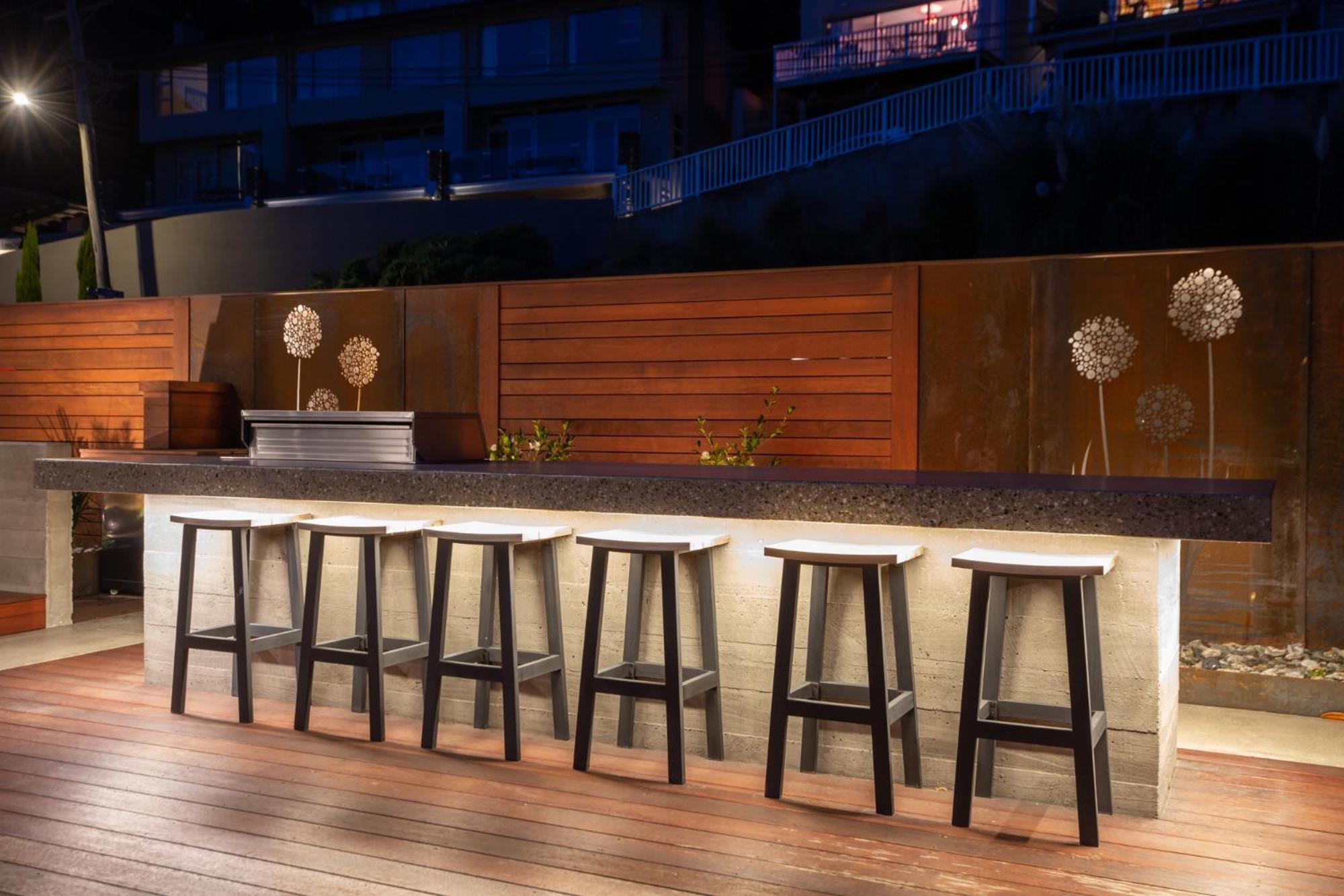 Hotel Centrally Located With Hot Tub & Amazing Outside Area