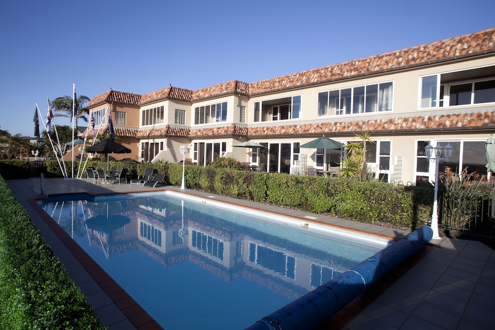 Hotel Admiralty Lodge