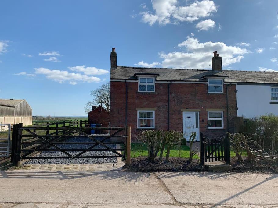 Hotel Country Farm Cottage With Amazing Views & Hot Tub