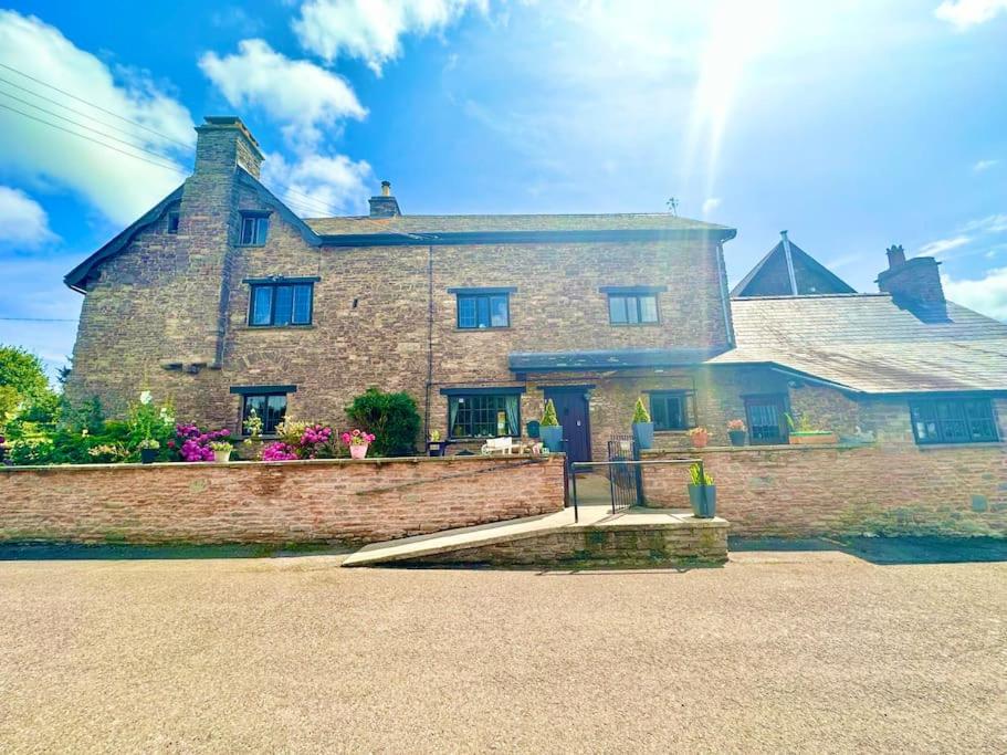 Hotel 16th Cent,6 Bed House,15 People