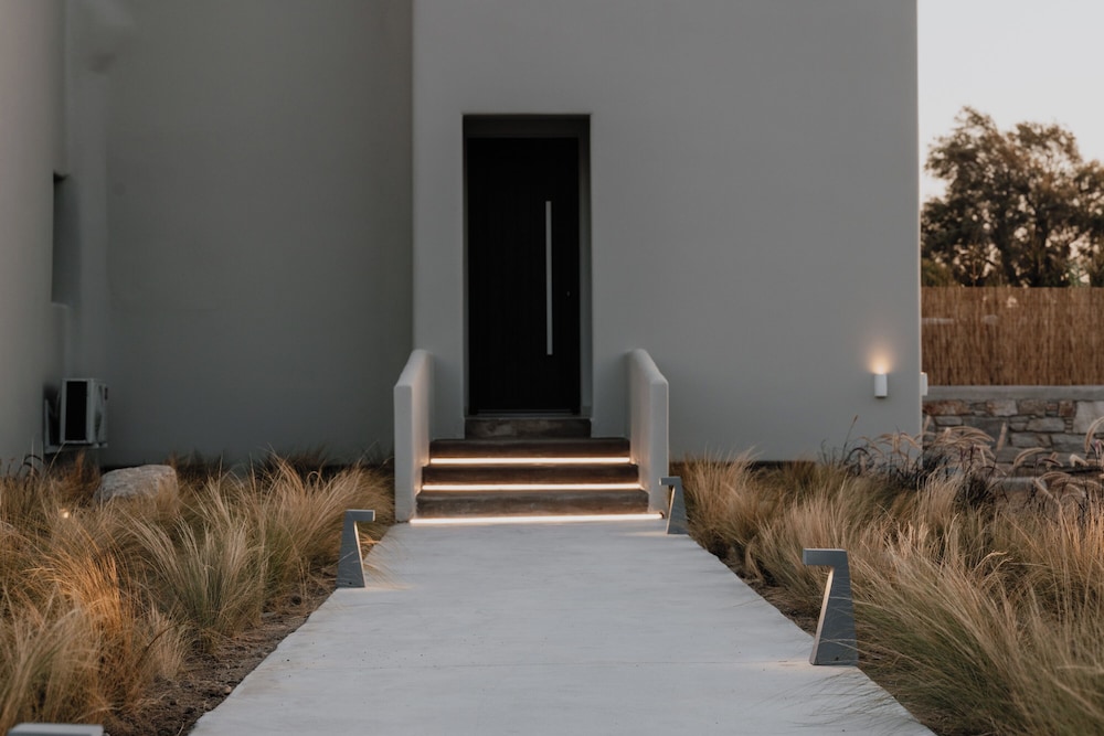 Hotel Onym Curated Villas