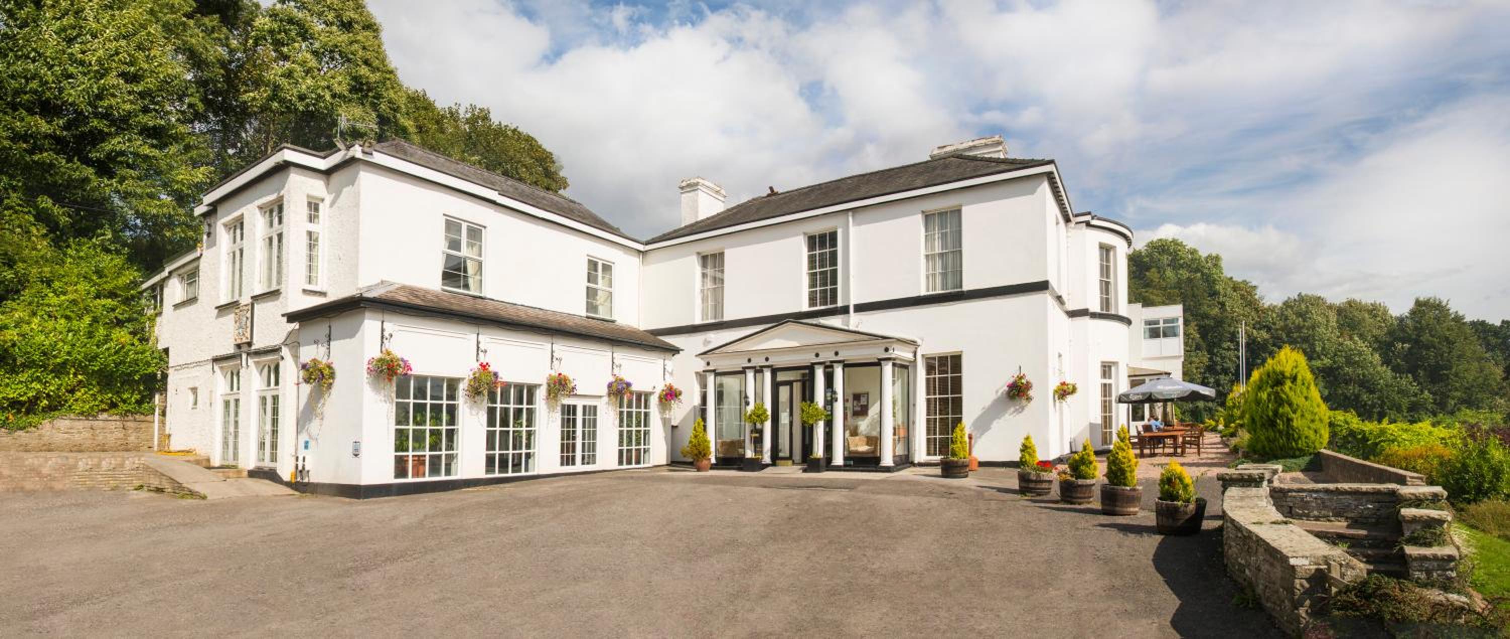 Hotel The Manor Hotel