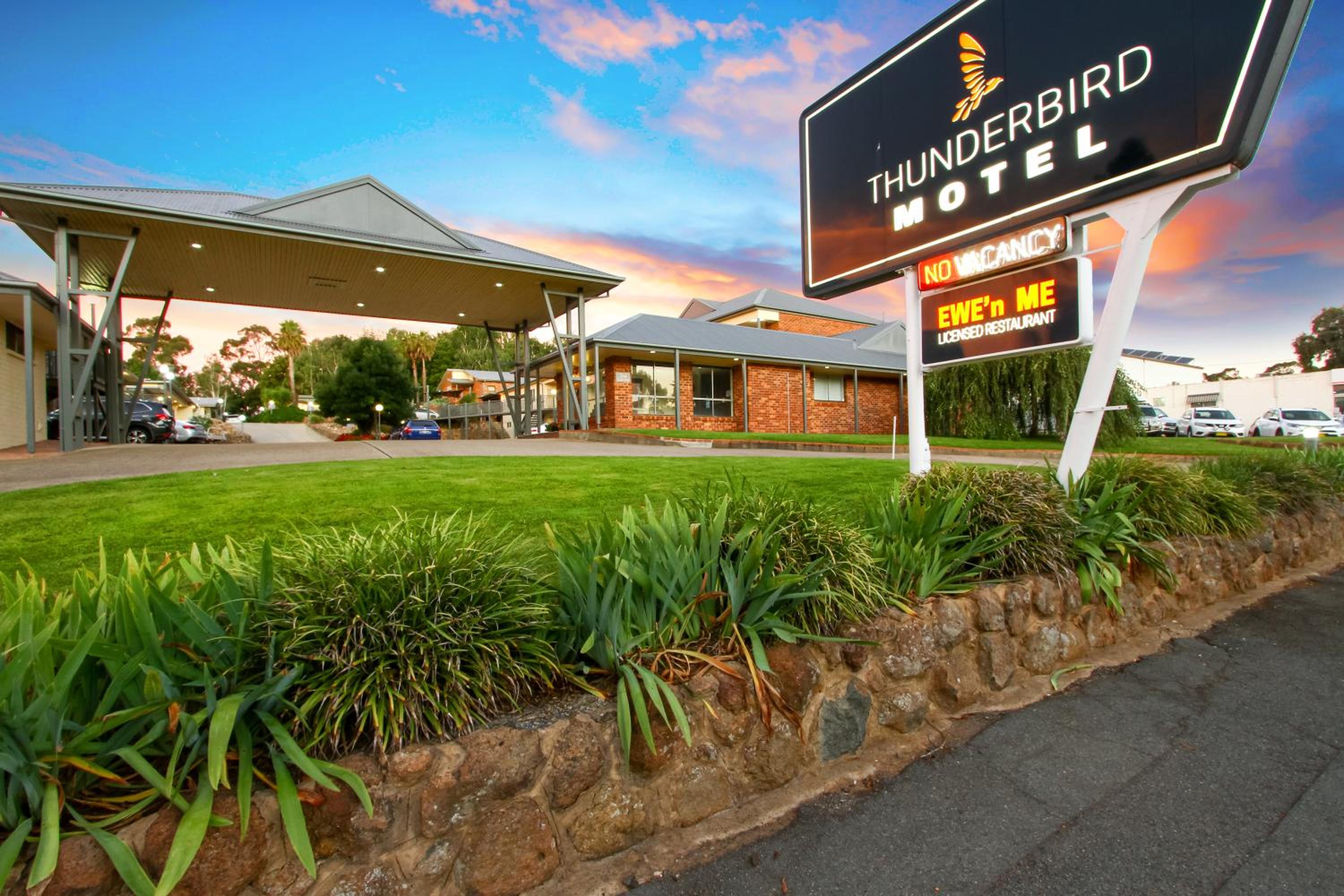 Hotel Thunderbird Motel