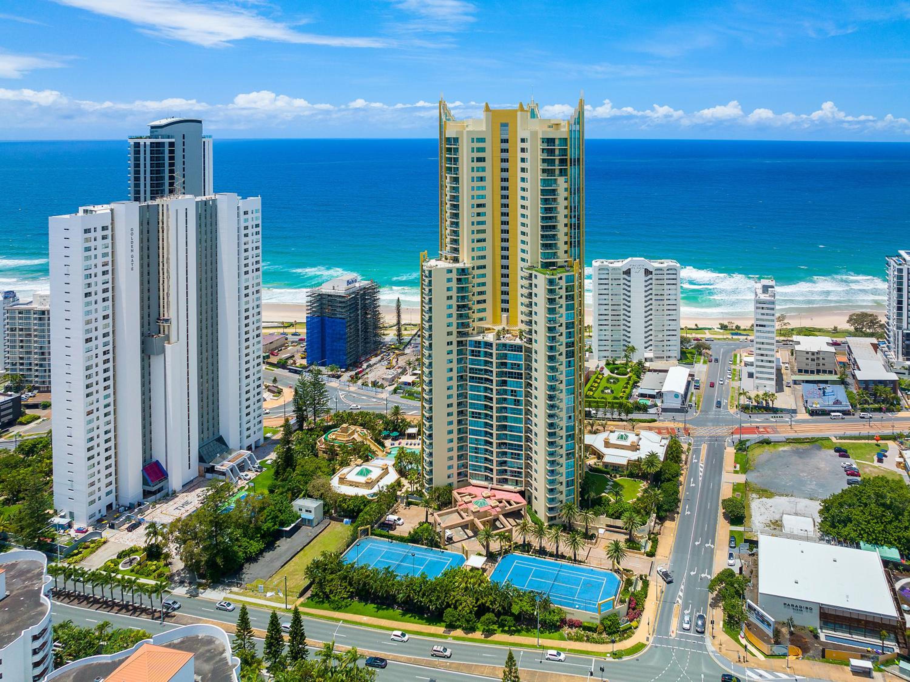 Hotel Resort Style 3br Unit W/ Huge Entertainers Balcony