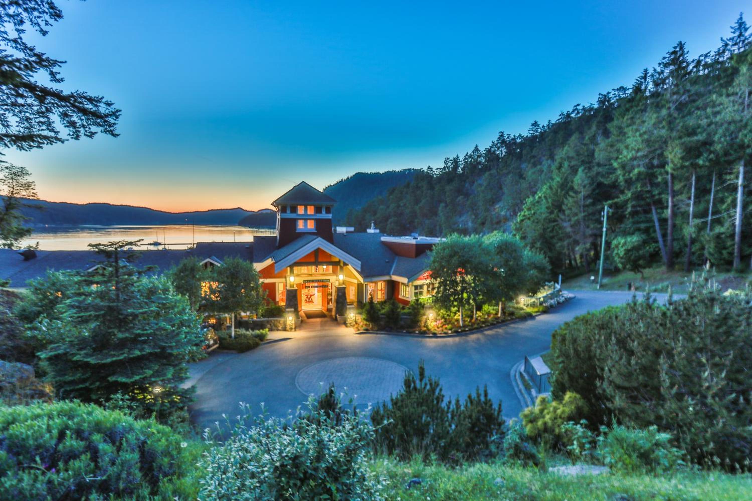 Hotel Poets Cove Resort & Spa