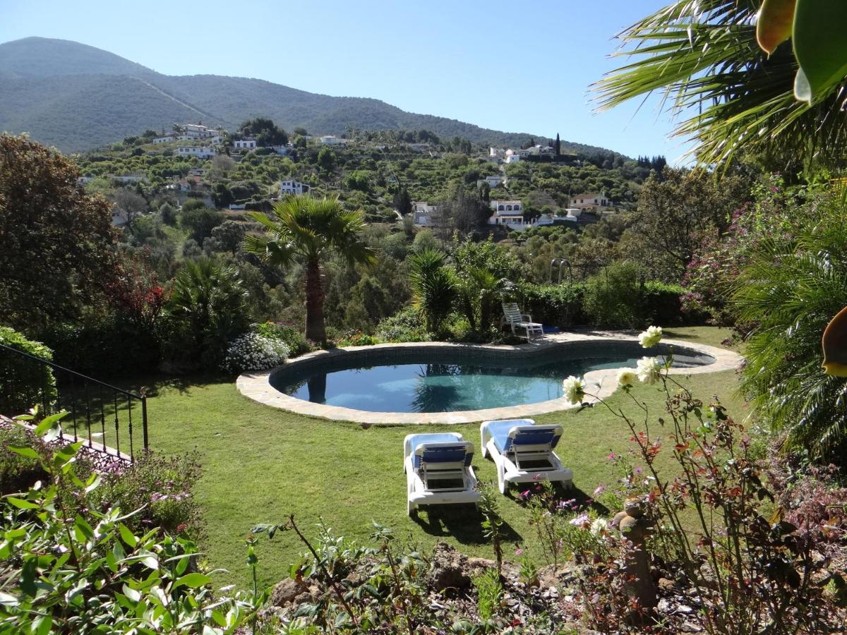 Hotel El Roble Holidays
