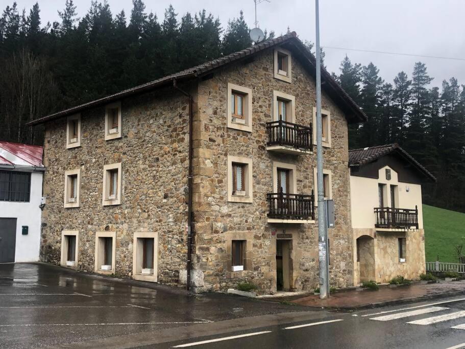 Hotel Junto Al Parque Natural De Urkiola