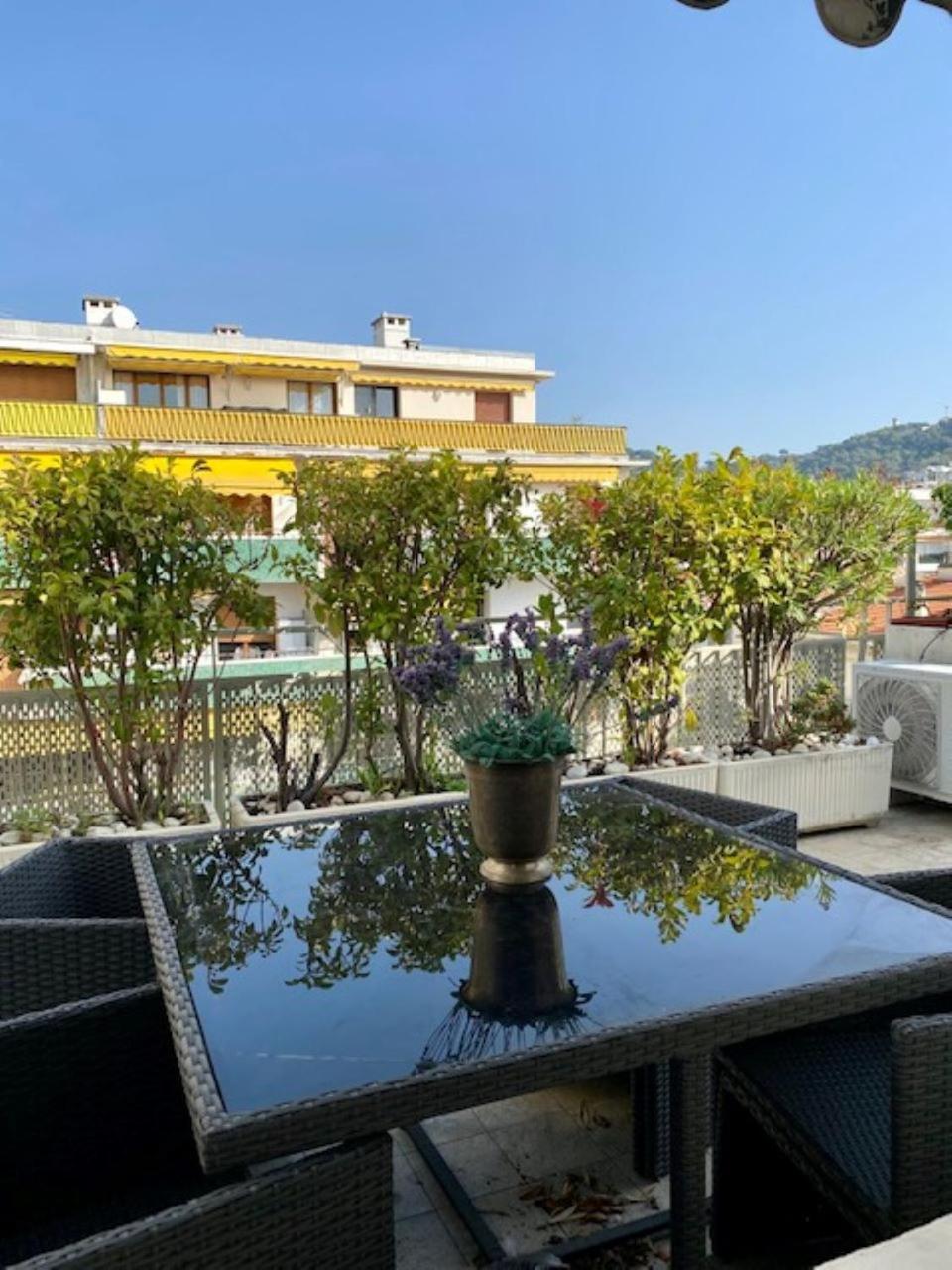 Hotel Arthur Properties rue d'Antibes
