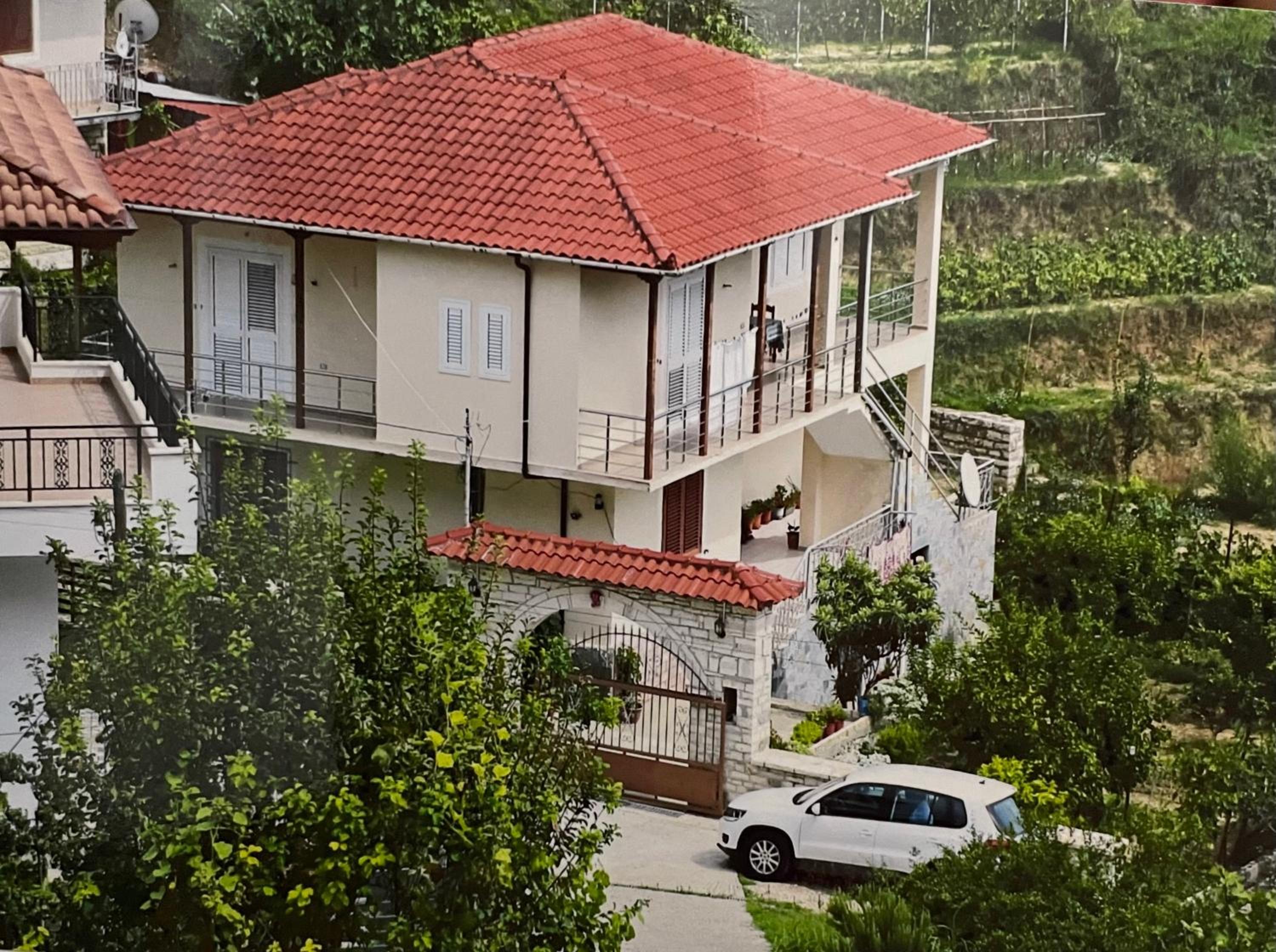 Hotel Guest House Emiljos Flamur
