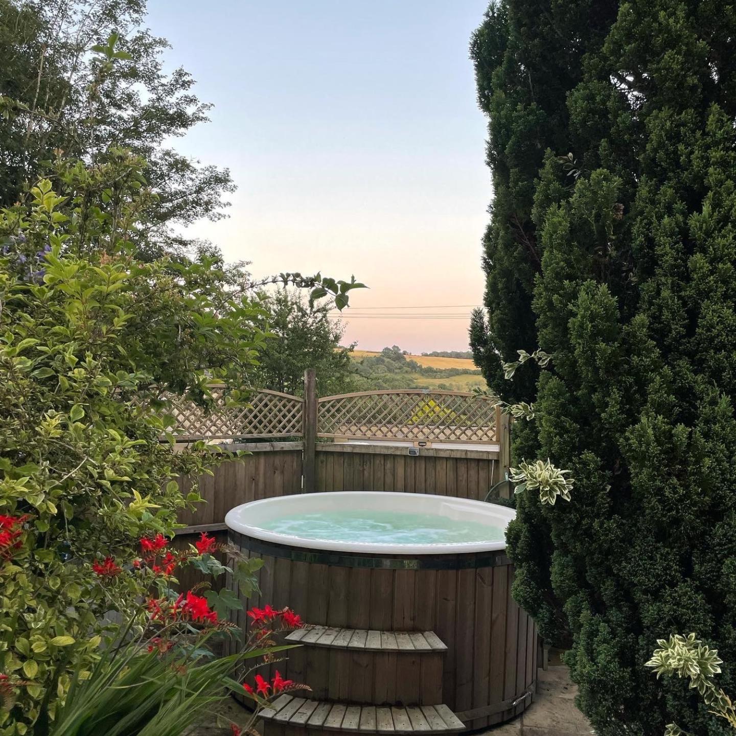 Hotel Gorgeous Country Cottage With Wood Fired Hot Tub