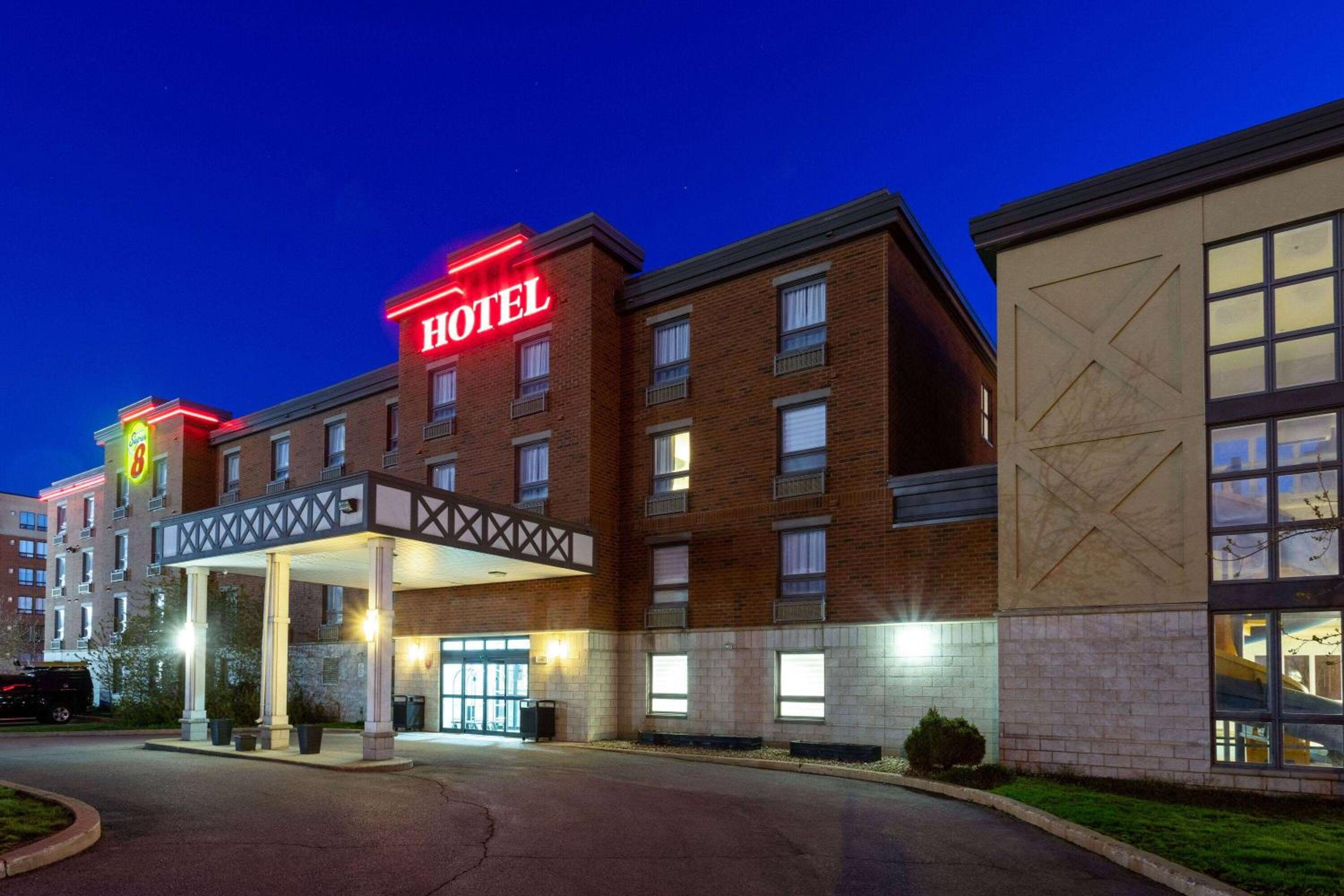 Hotel Super 8 by Wyndham Lachenaie/Terrebonne