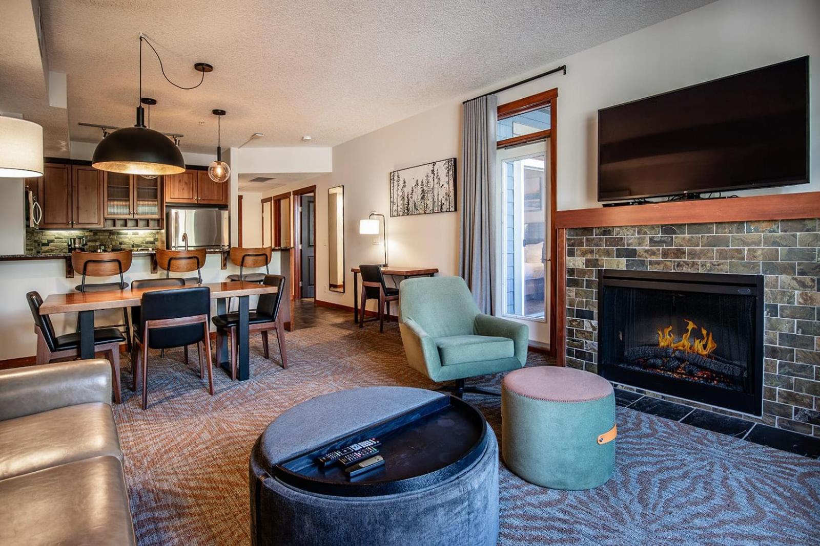 Hotel Premium King Suite With Views And Pool