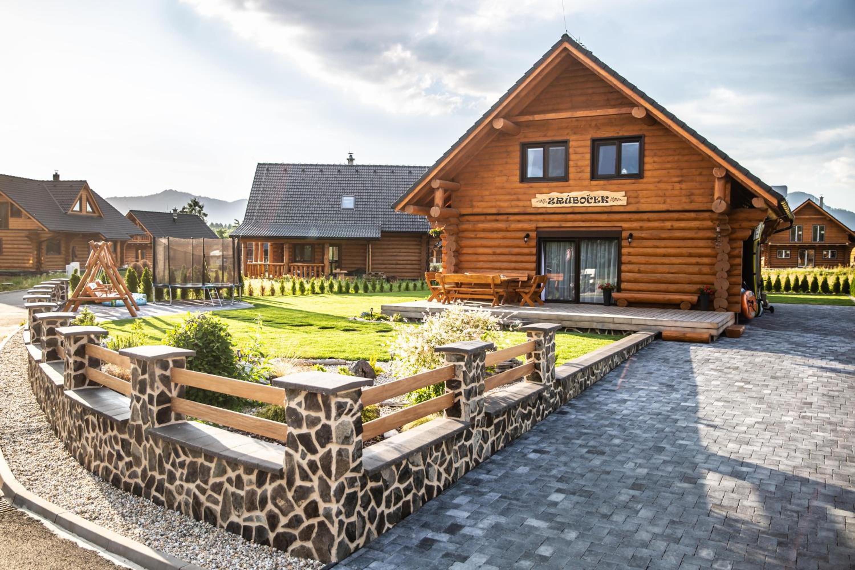Hotel Zrubocek / Log Cabin