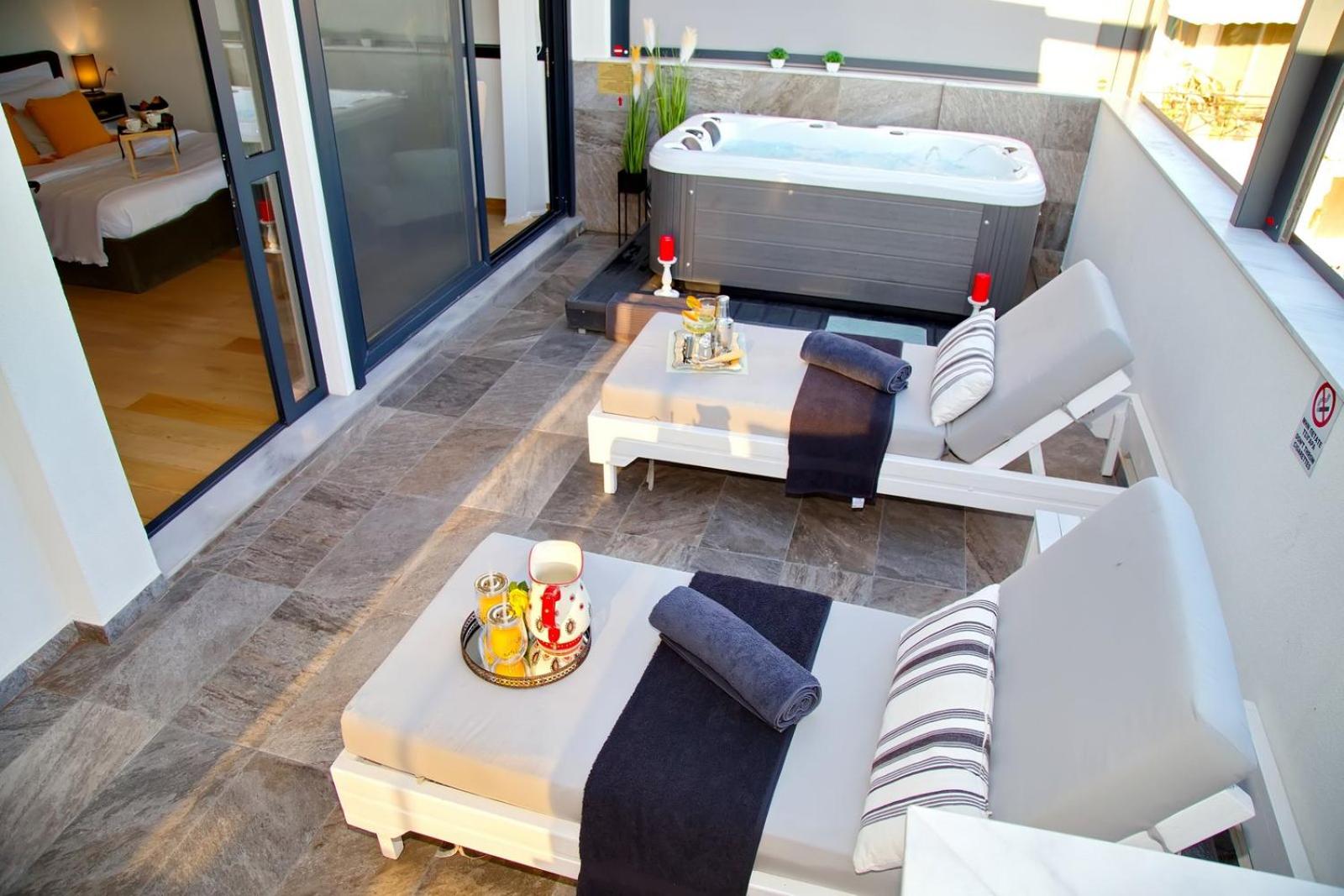 Hotel Alex Suite With Private Jacuzzi